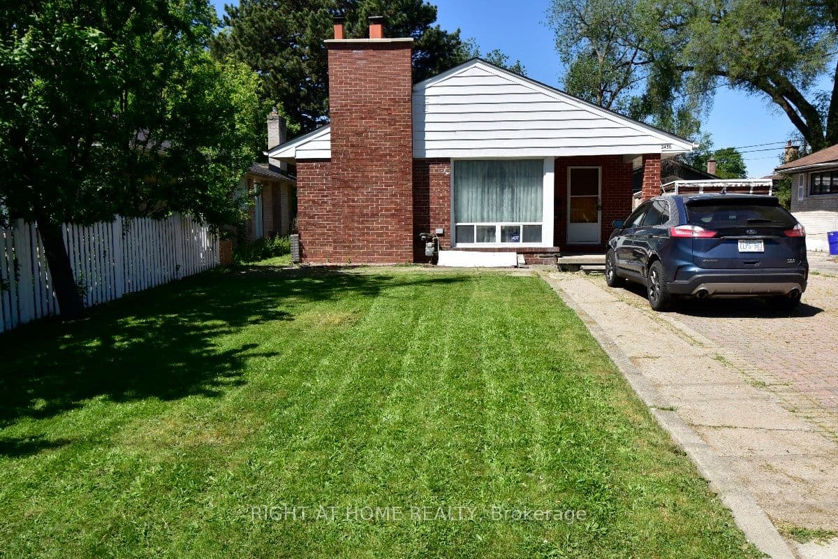 2436 Islington Avenue photo 1