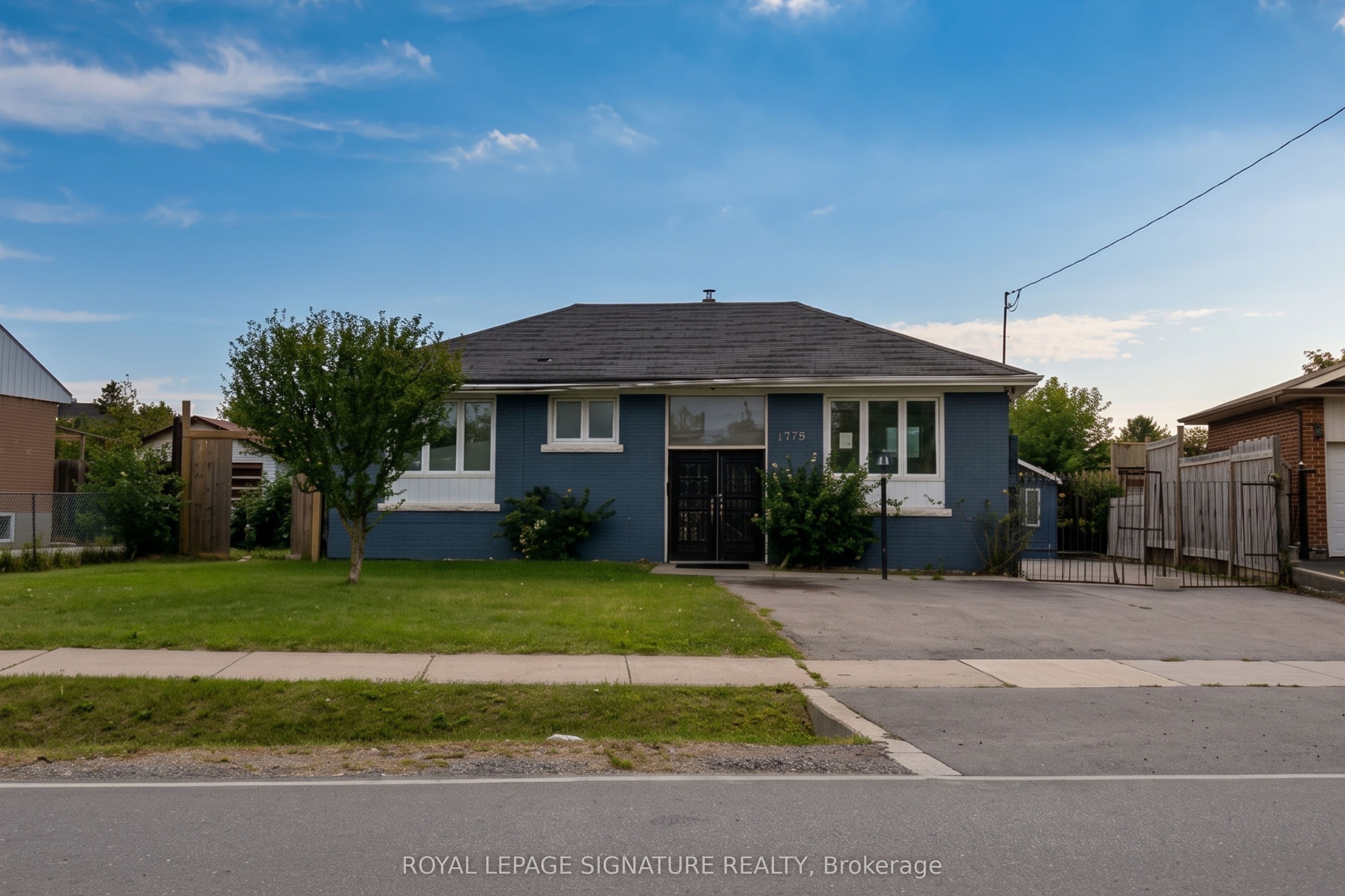 1078 Pinegrove Road photo 1