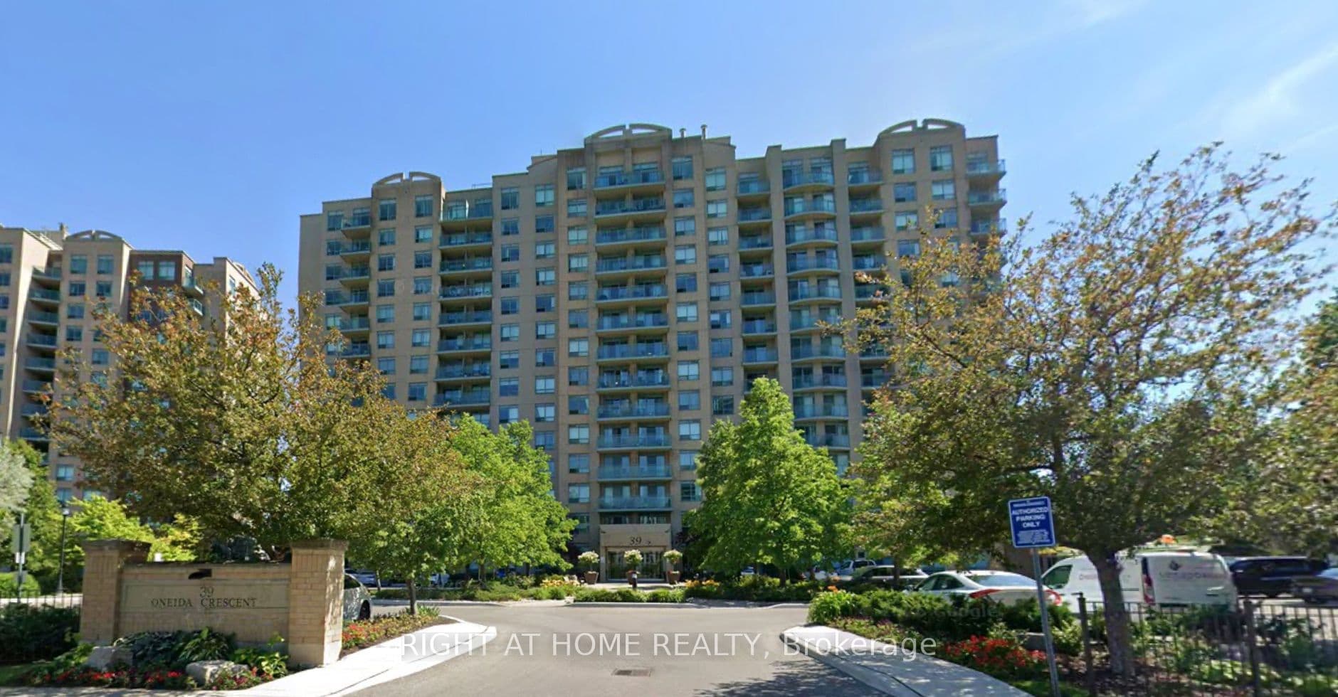 Unit 1121 39 Oneida Crescent photo 1