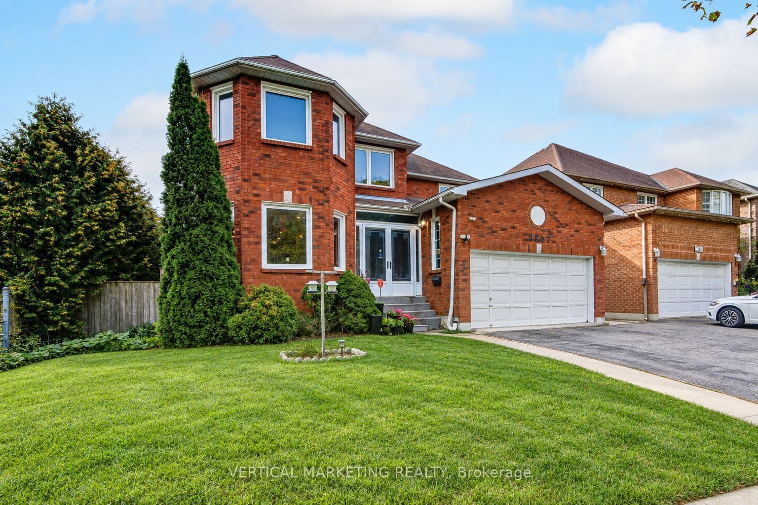 3807 Ellesmere Road photo 1