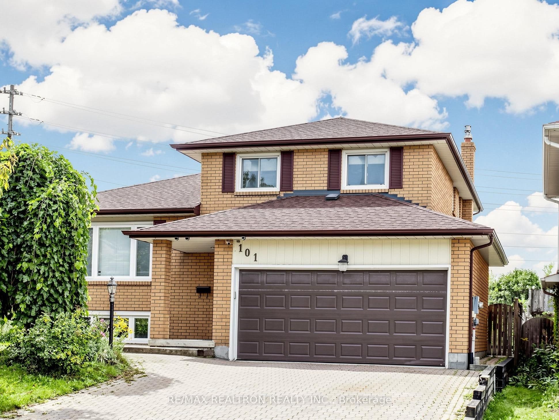 101 Chieftain Crescent photo 1