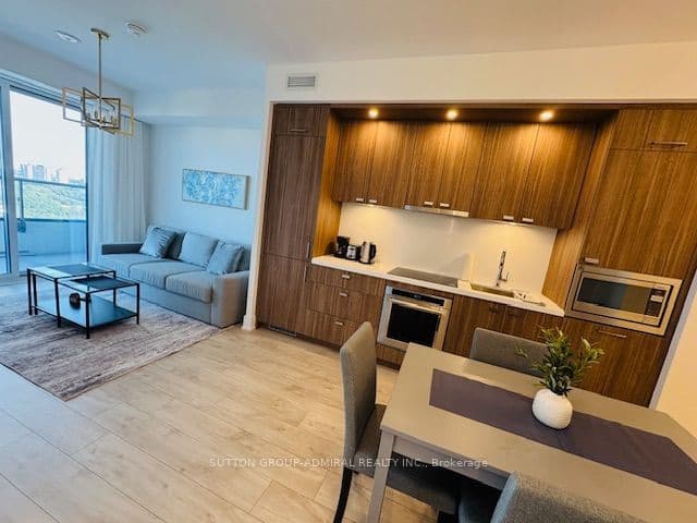 Unit 1605 10 Inn On the Park Drive photo 1