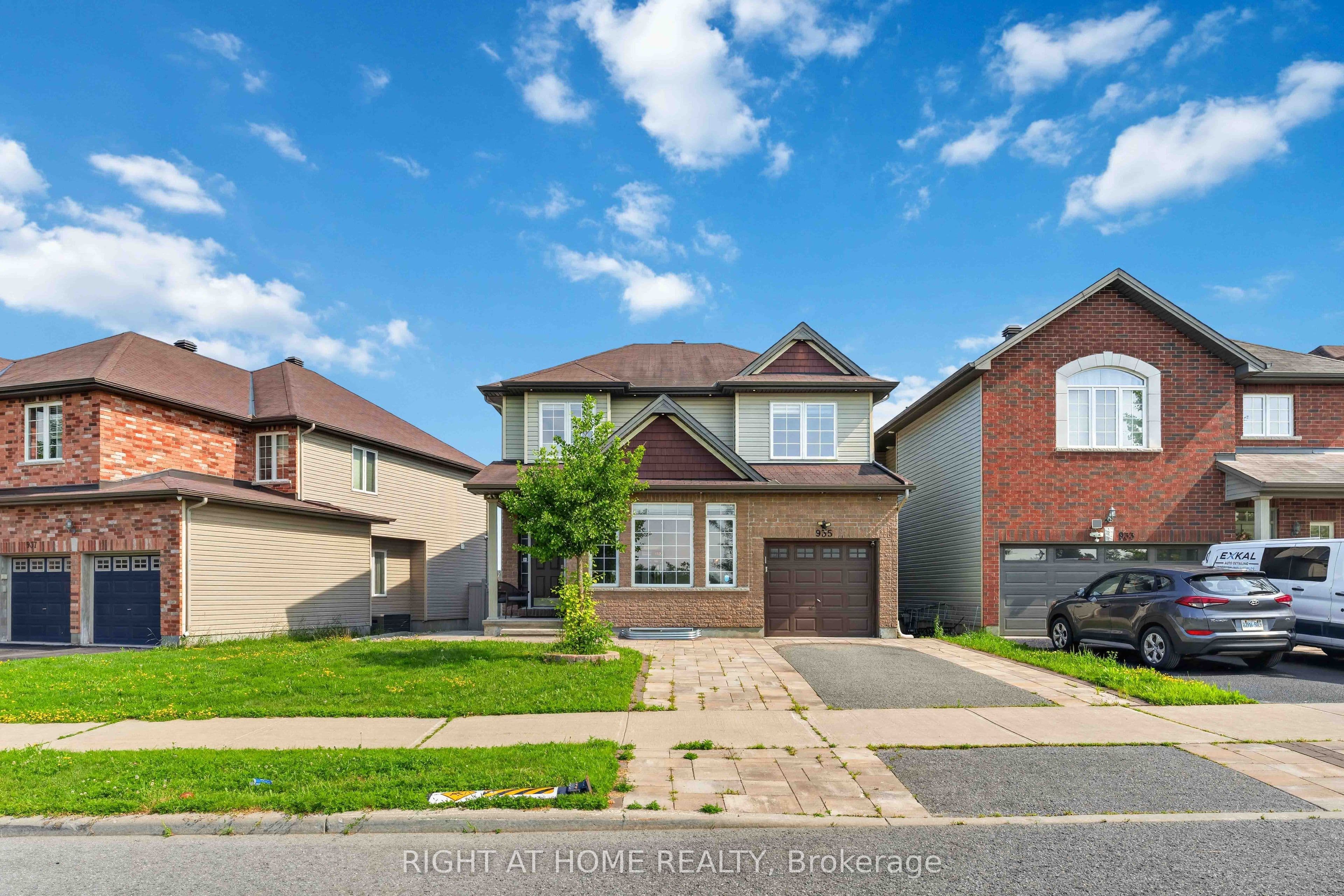 935 Rotary Way photo 1