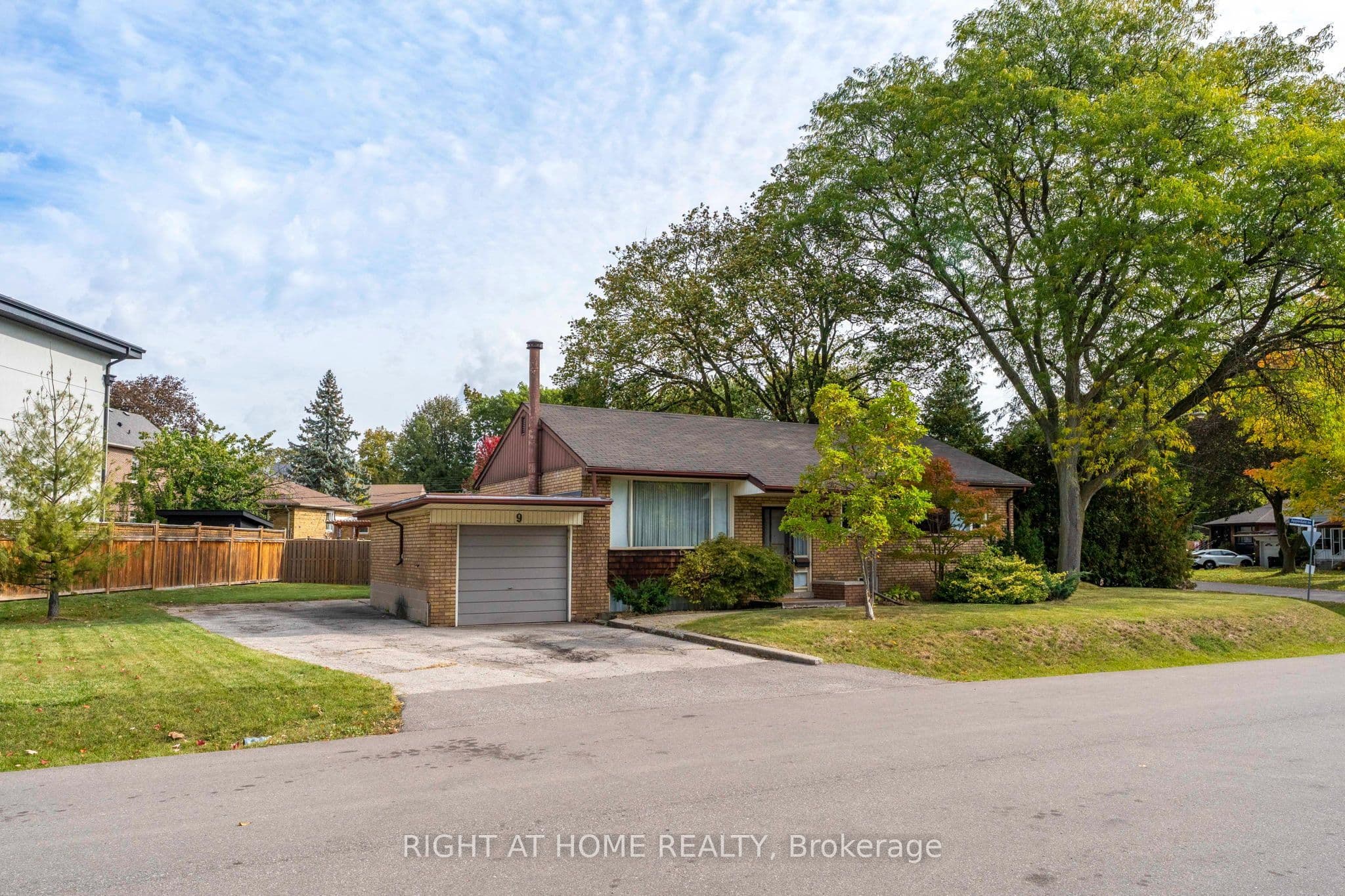9 Appledale Road photo 1
