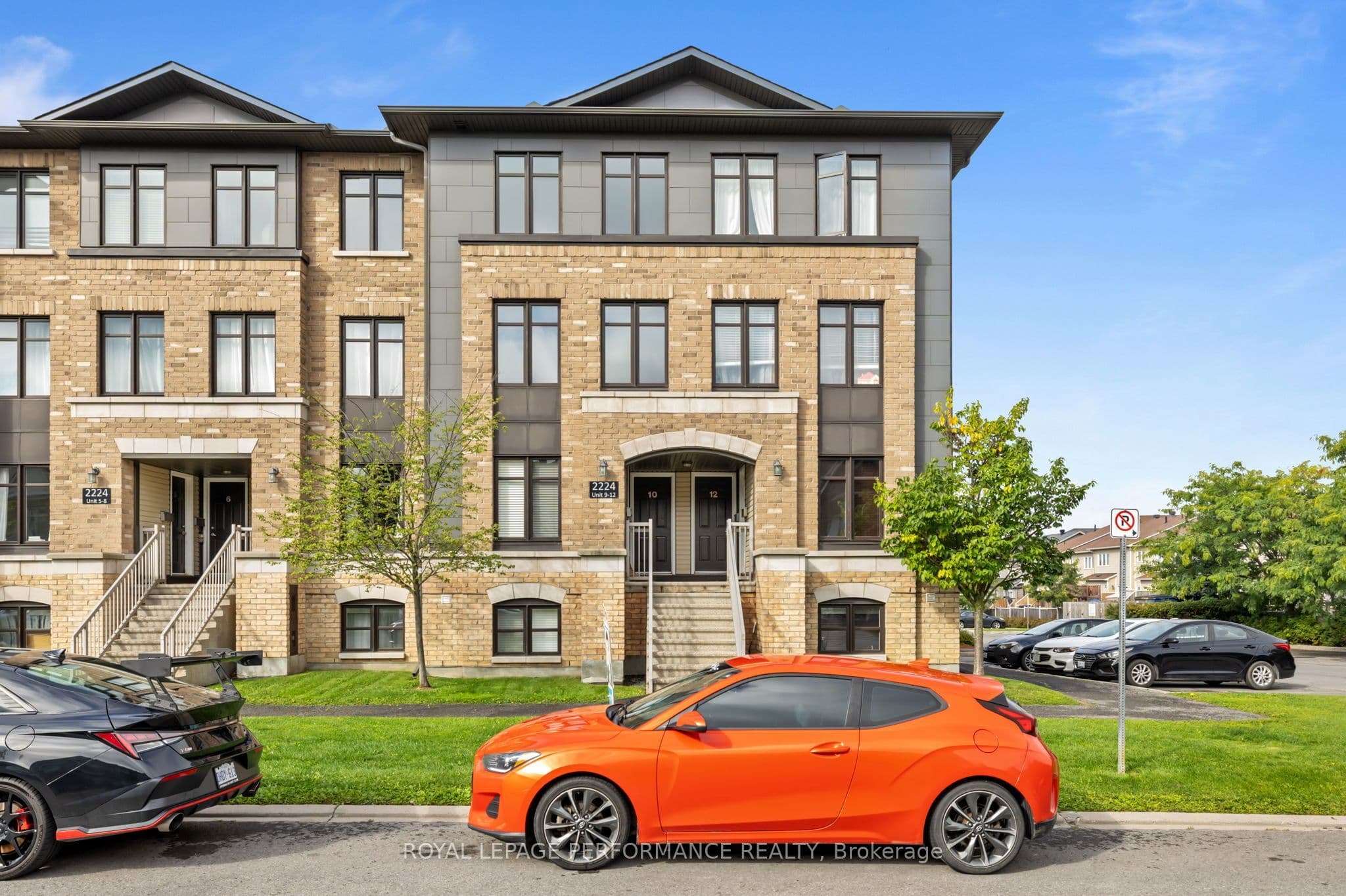 Unit 10 2224 Marble Crescent photo 1
