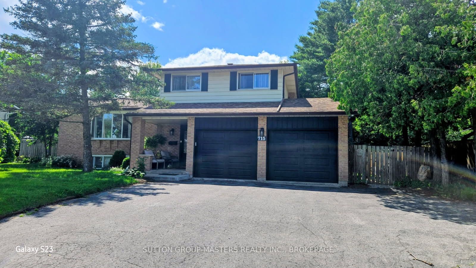 715 Collins Bay Road photo 1