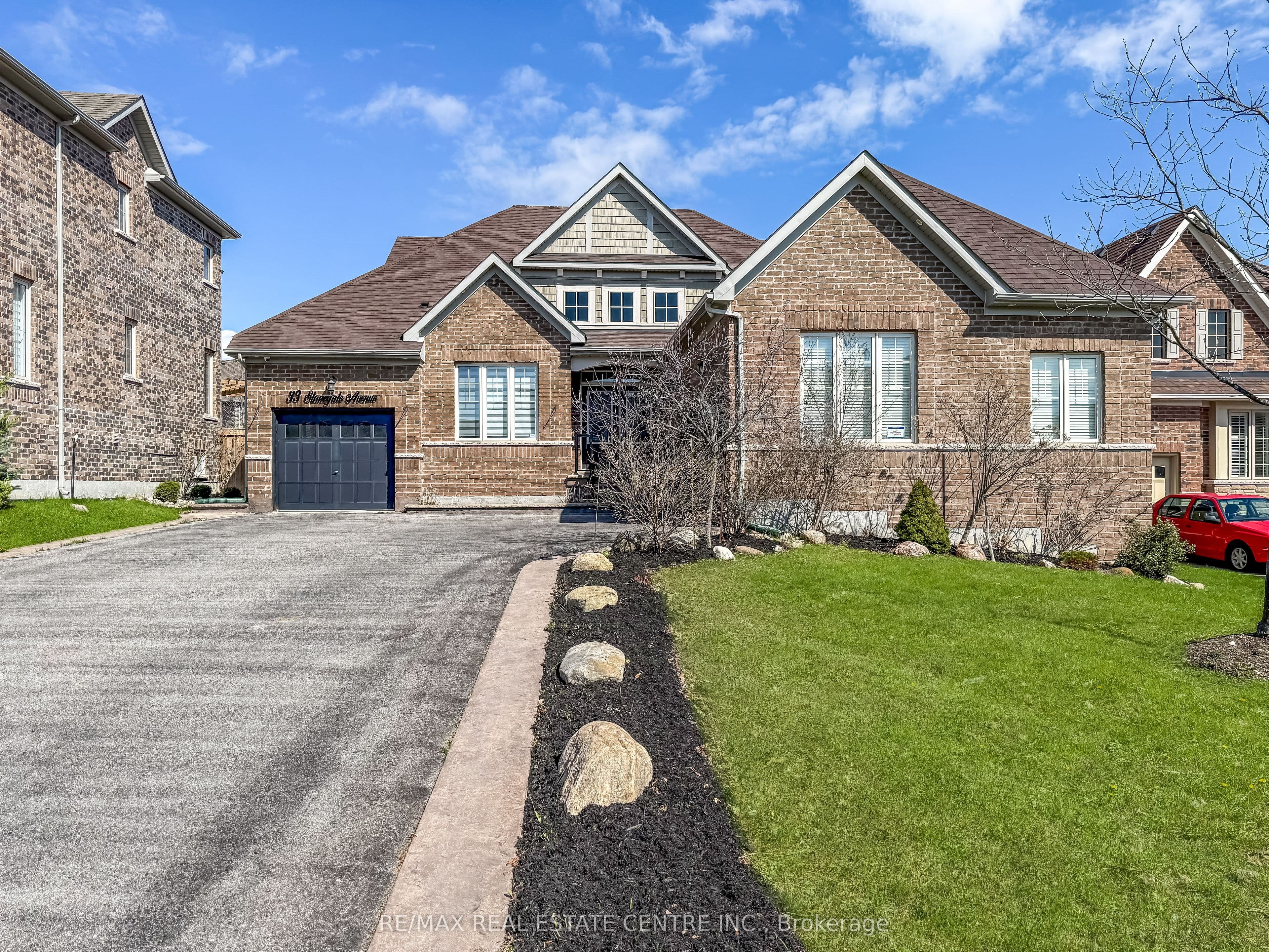 33 Stonegate Avenue photo 1