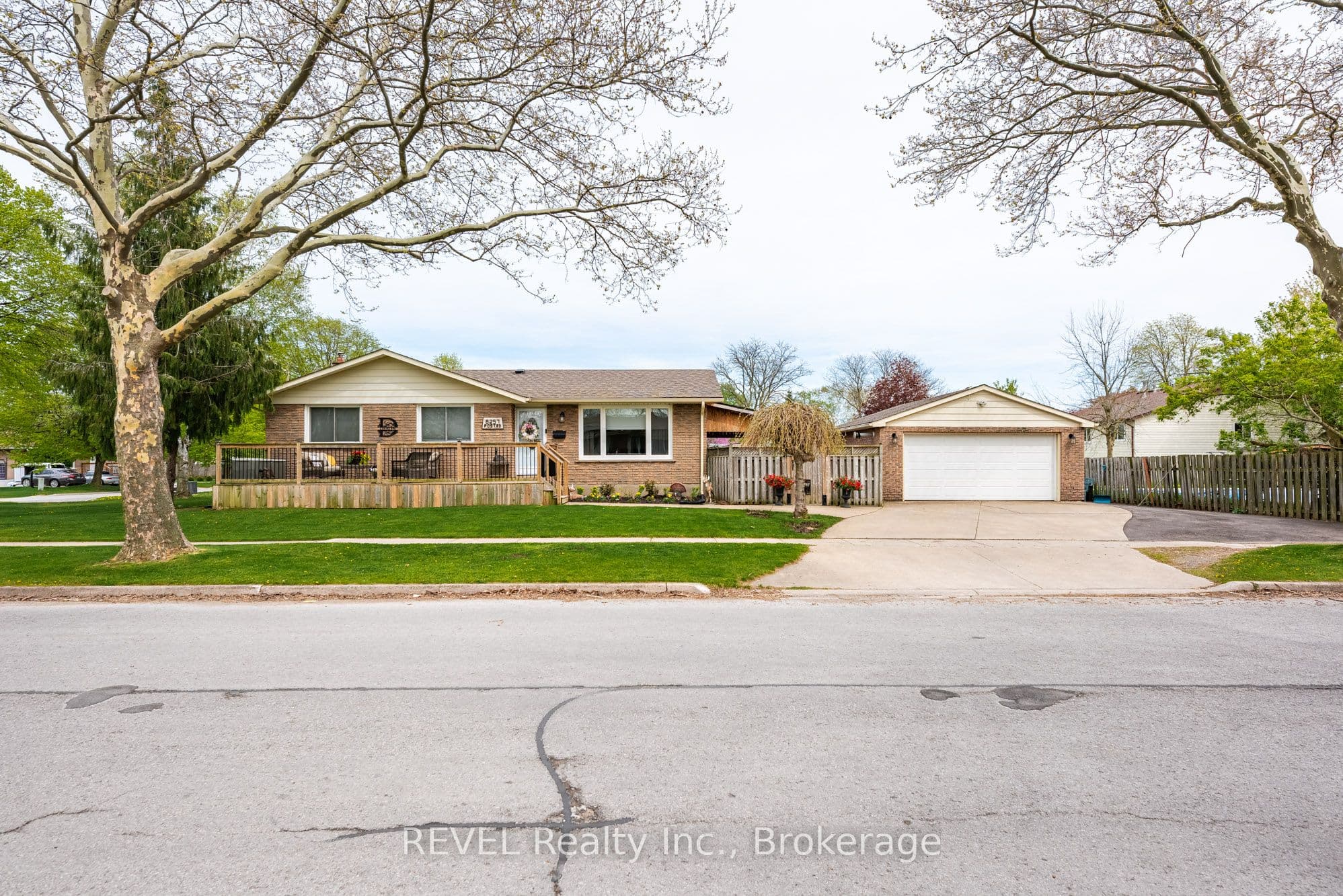 8257 Post Road photo 1