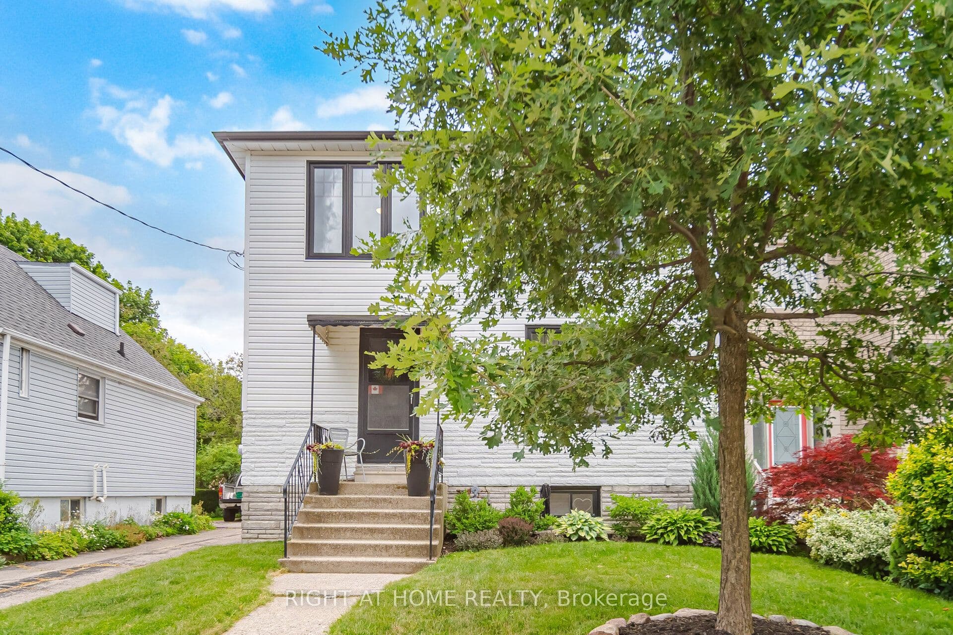 18 Vanbrugh Avenue photo 1
