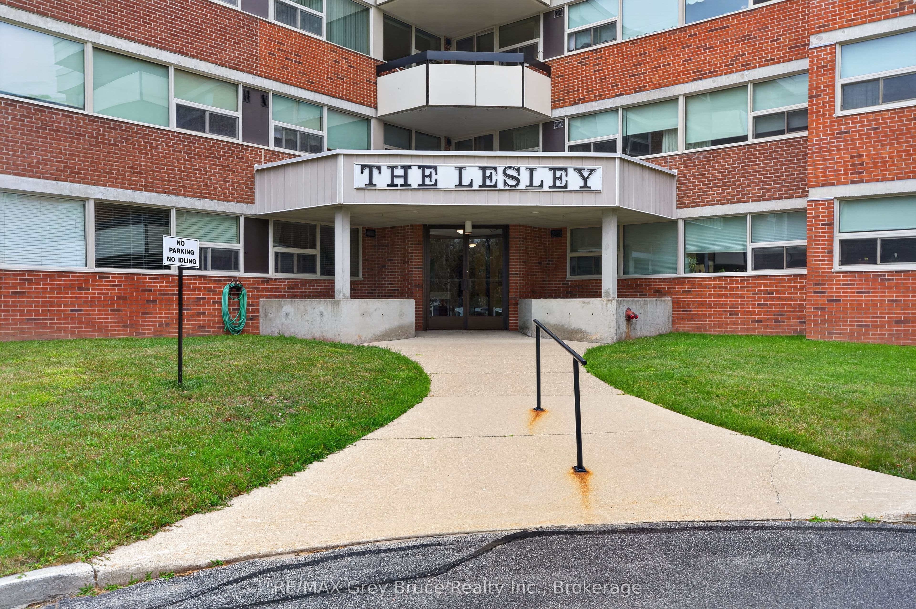 Unit 208 860 9th Street photo 1