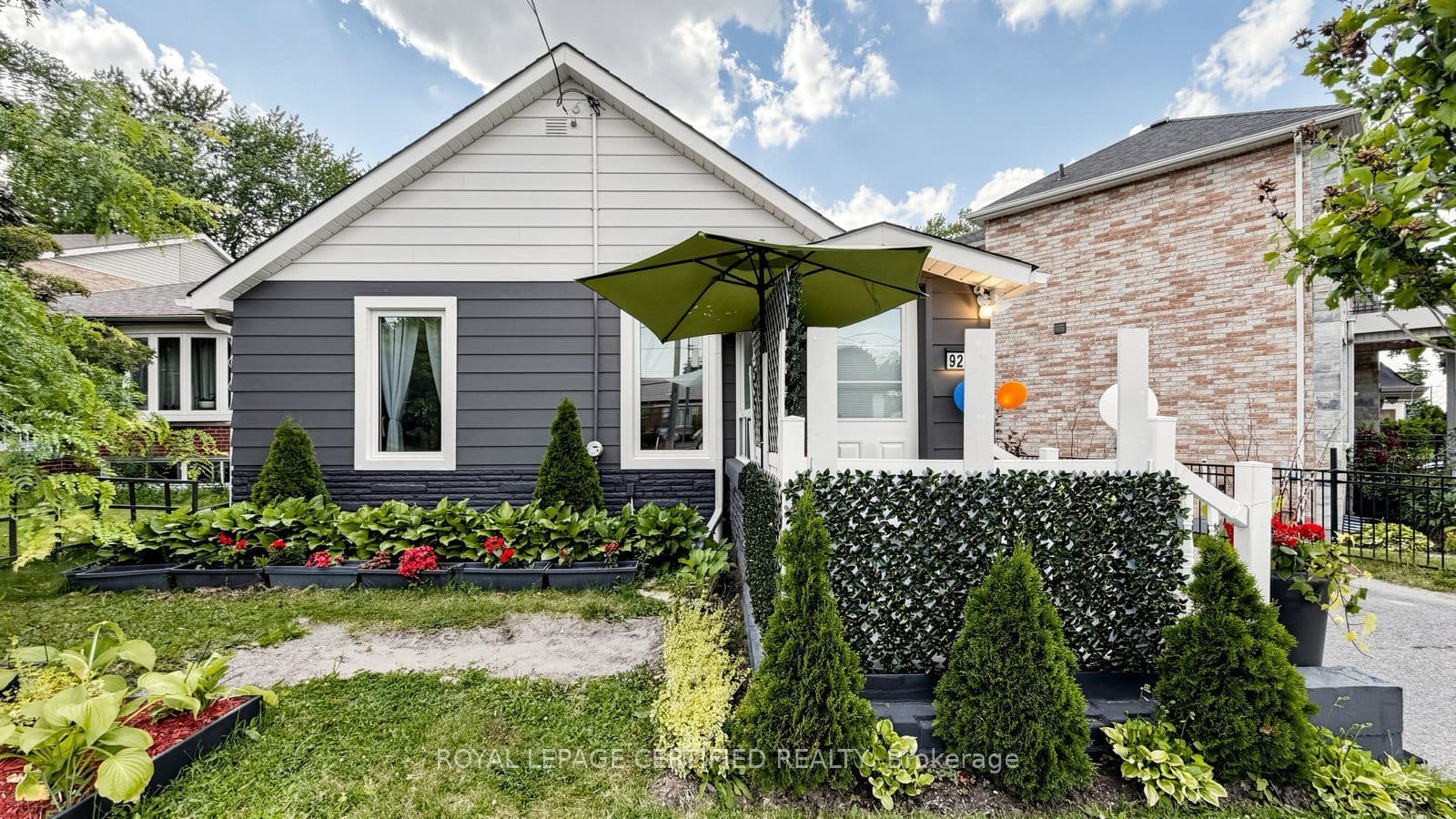 922A Danforth Road photo 1
