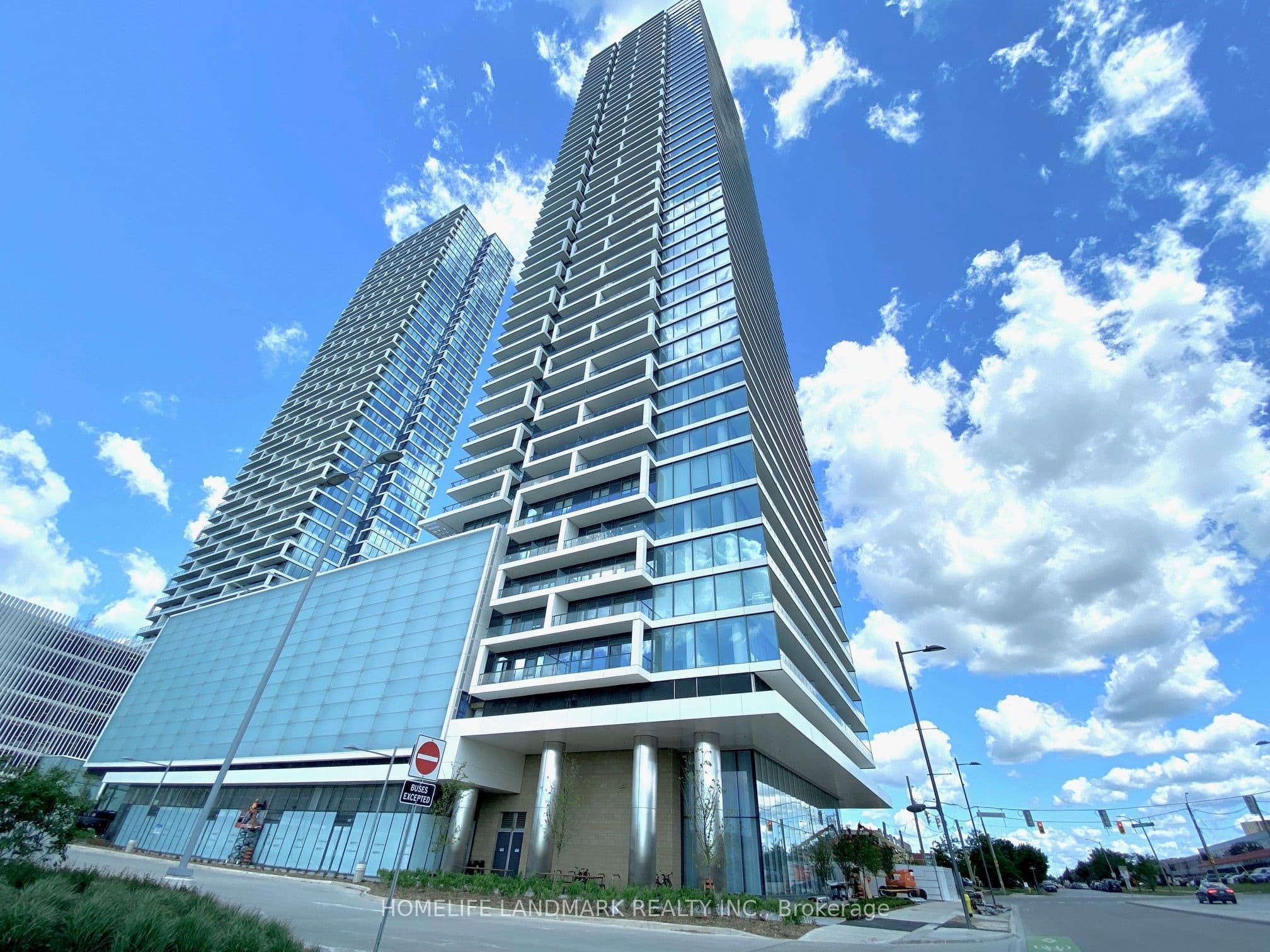 Unit 3306 950 Portage Parkway photo 1
