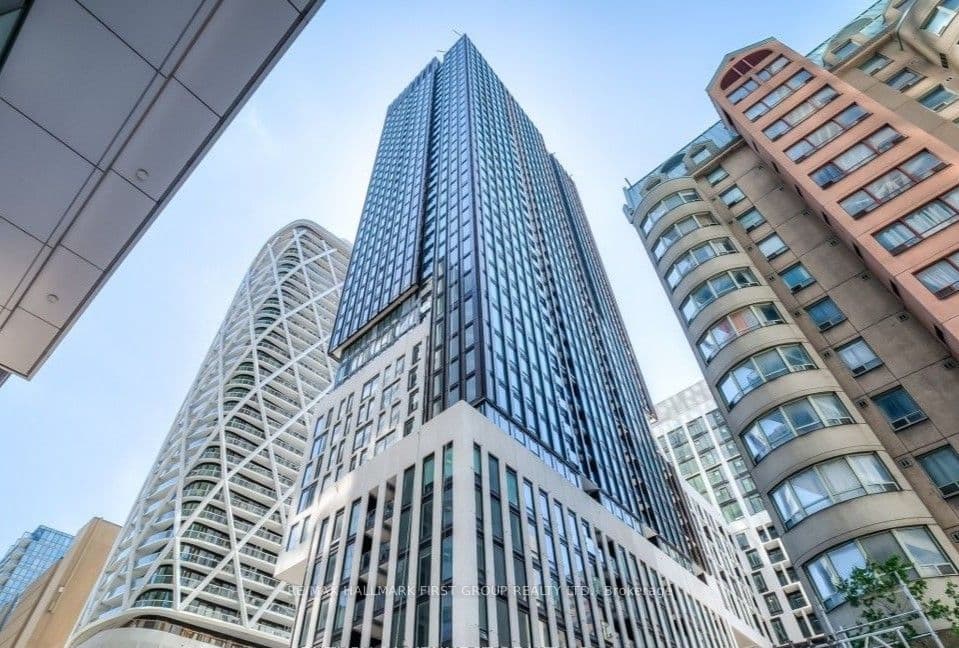 Unit 1235 230 Simcoe Street photo 1