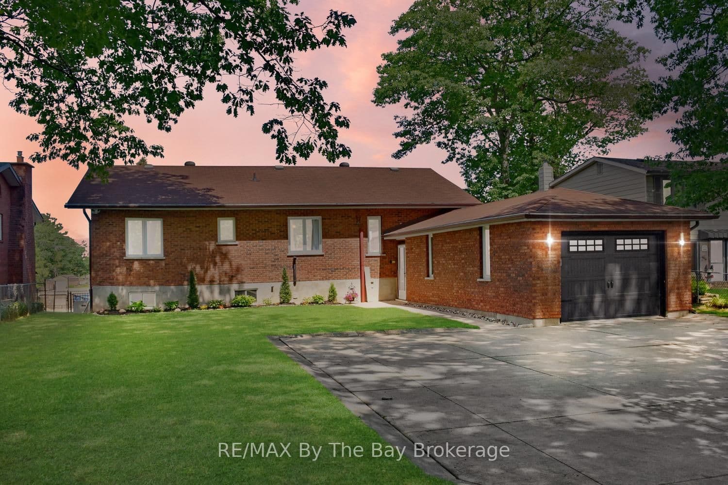 1434 RIVER Road photo 1