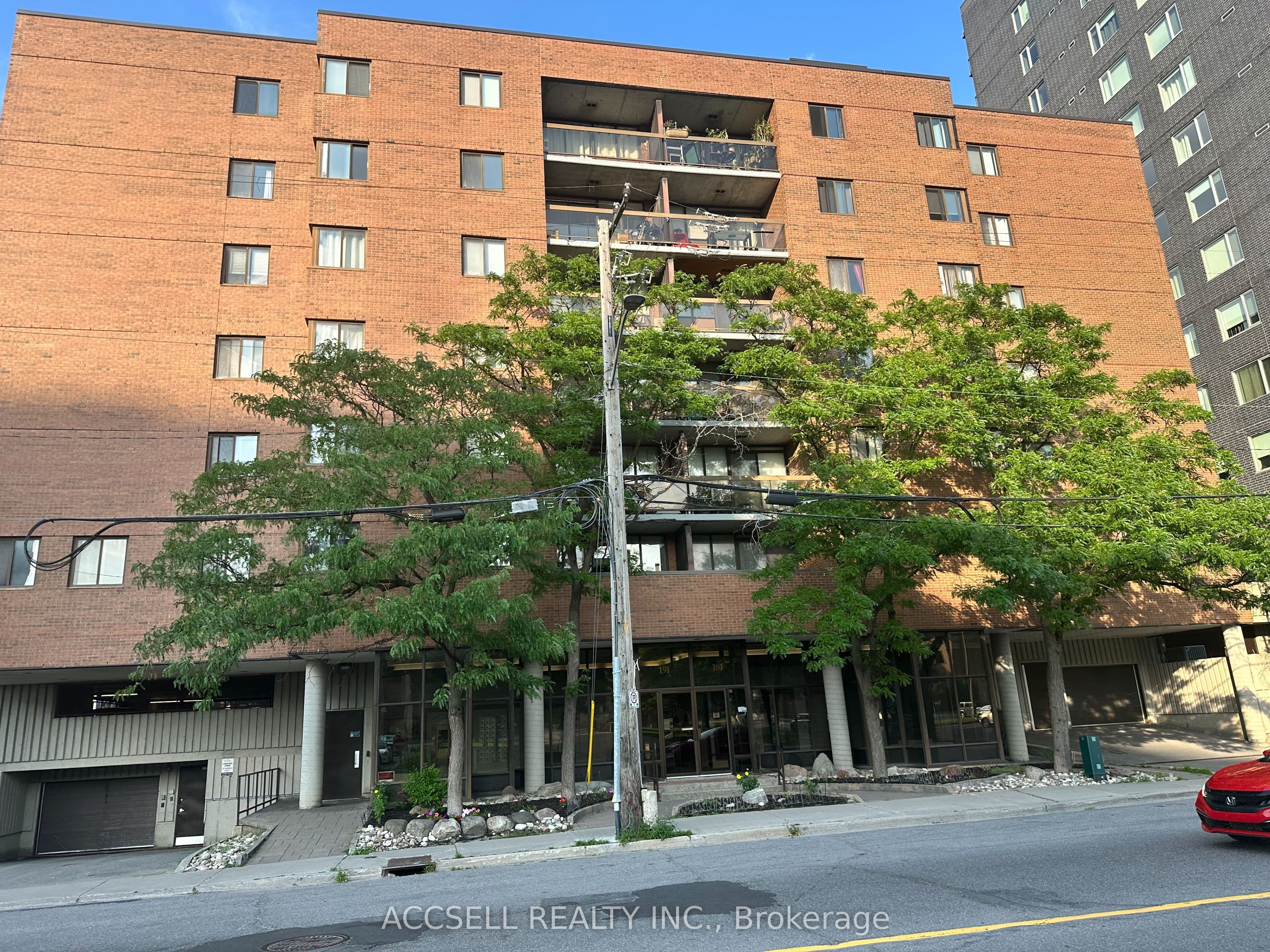 Unit 106 191 Parkdale Avenue photo 1