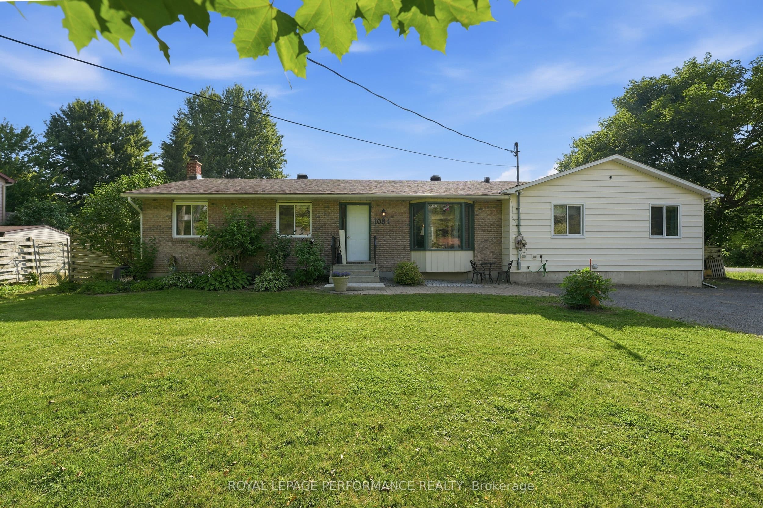 1084 Eadie Road photo 1