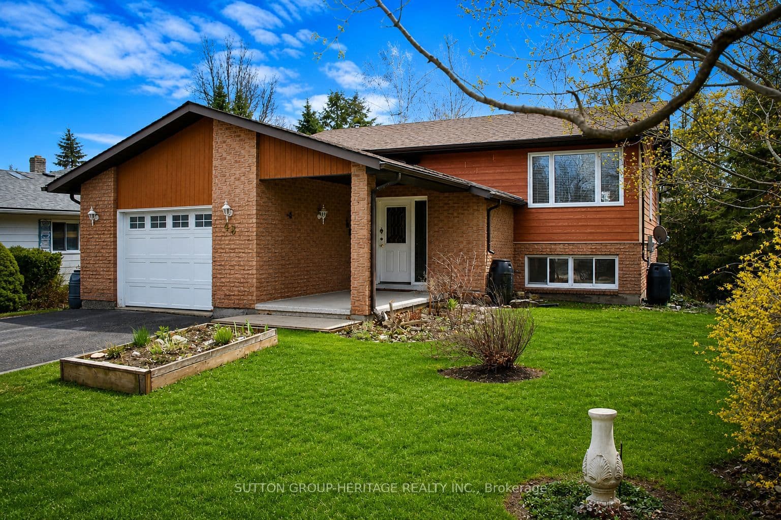 48 CEDARTREE Lane photo 1
