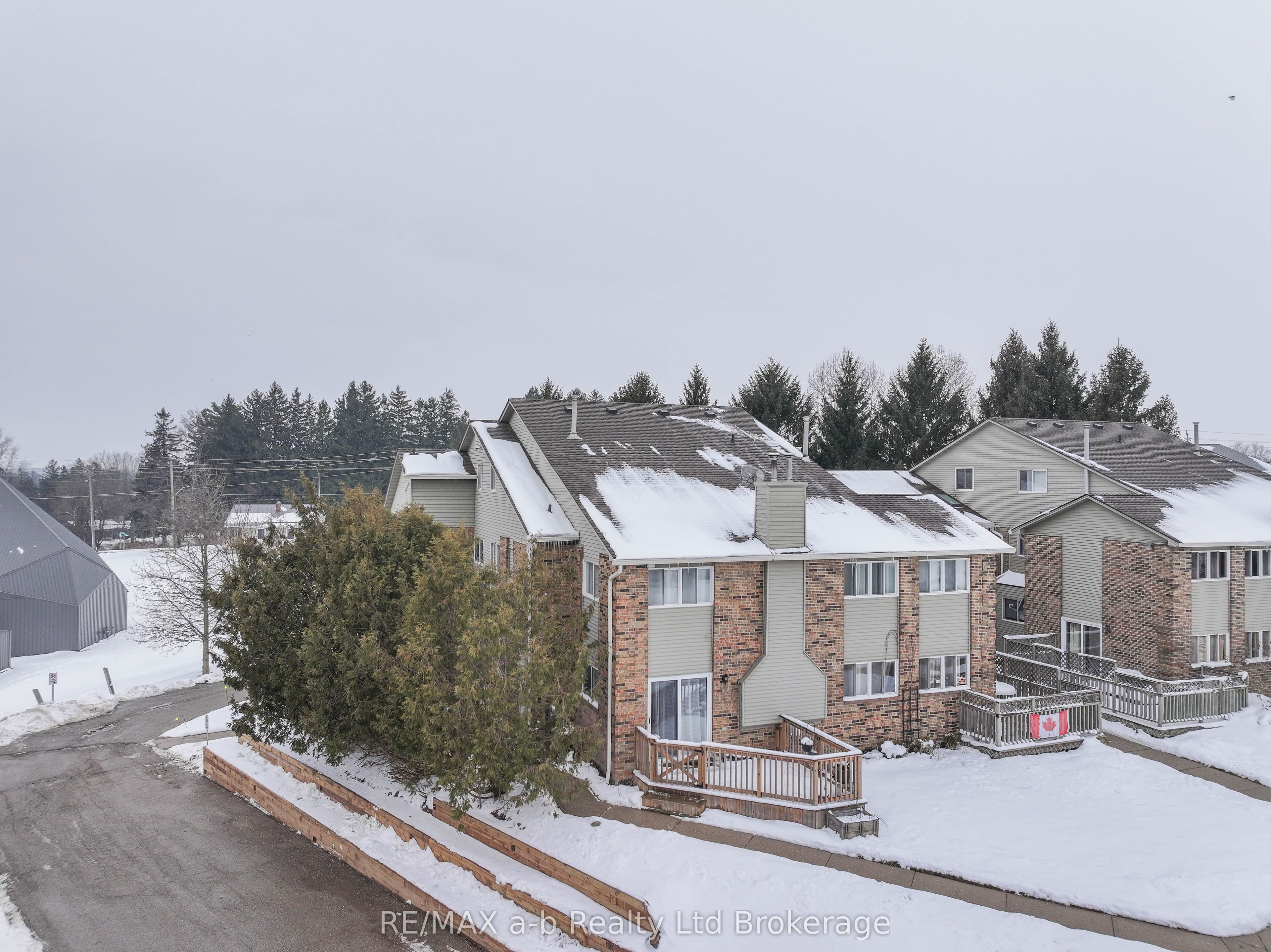Unit 8 19 WREN Court photo 1