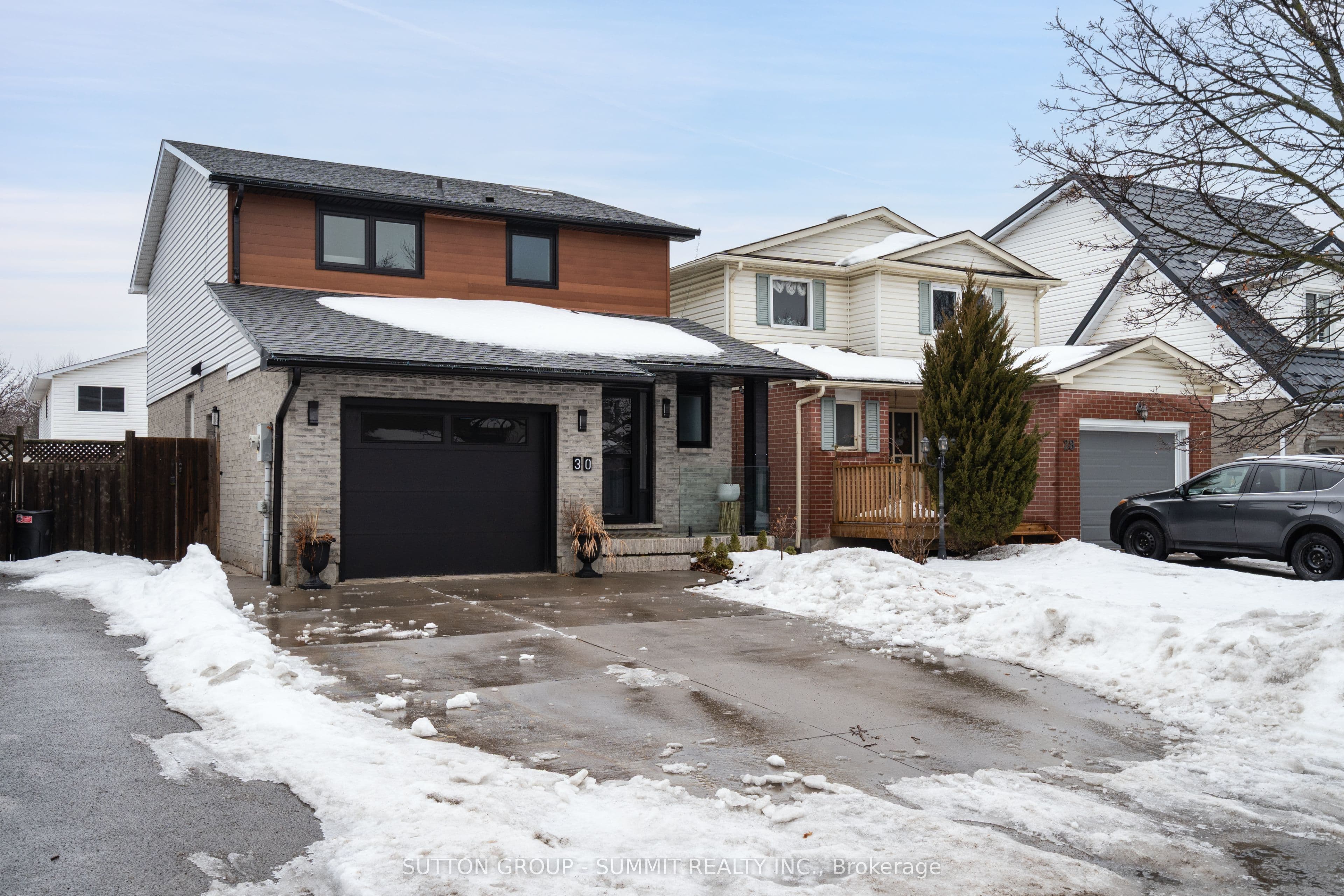 30 BUCHANAN Crescent photo 1