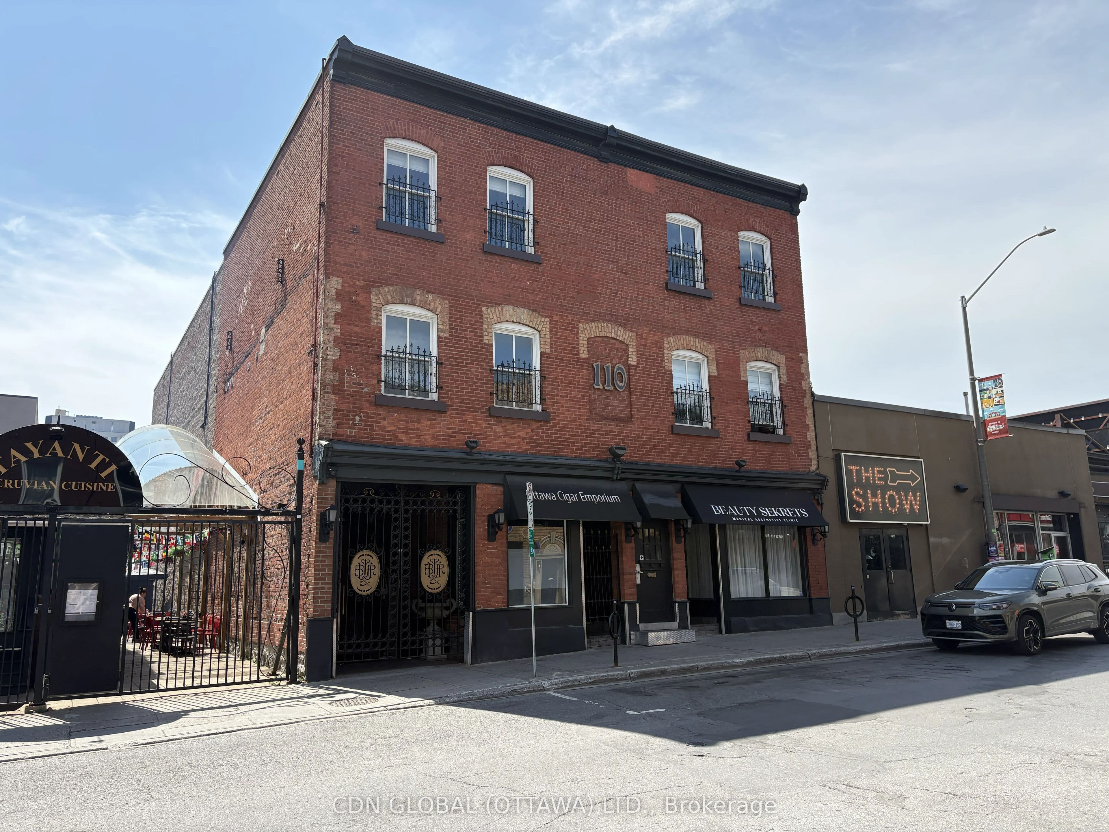110 Clarence Street photo 1