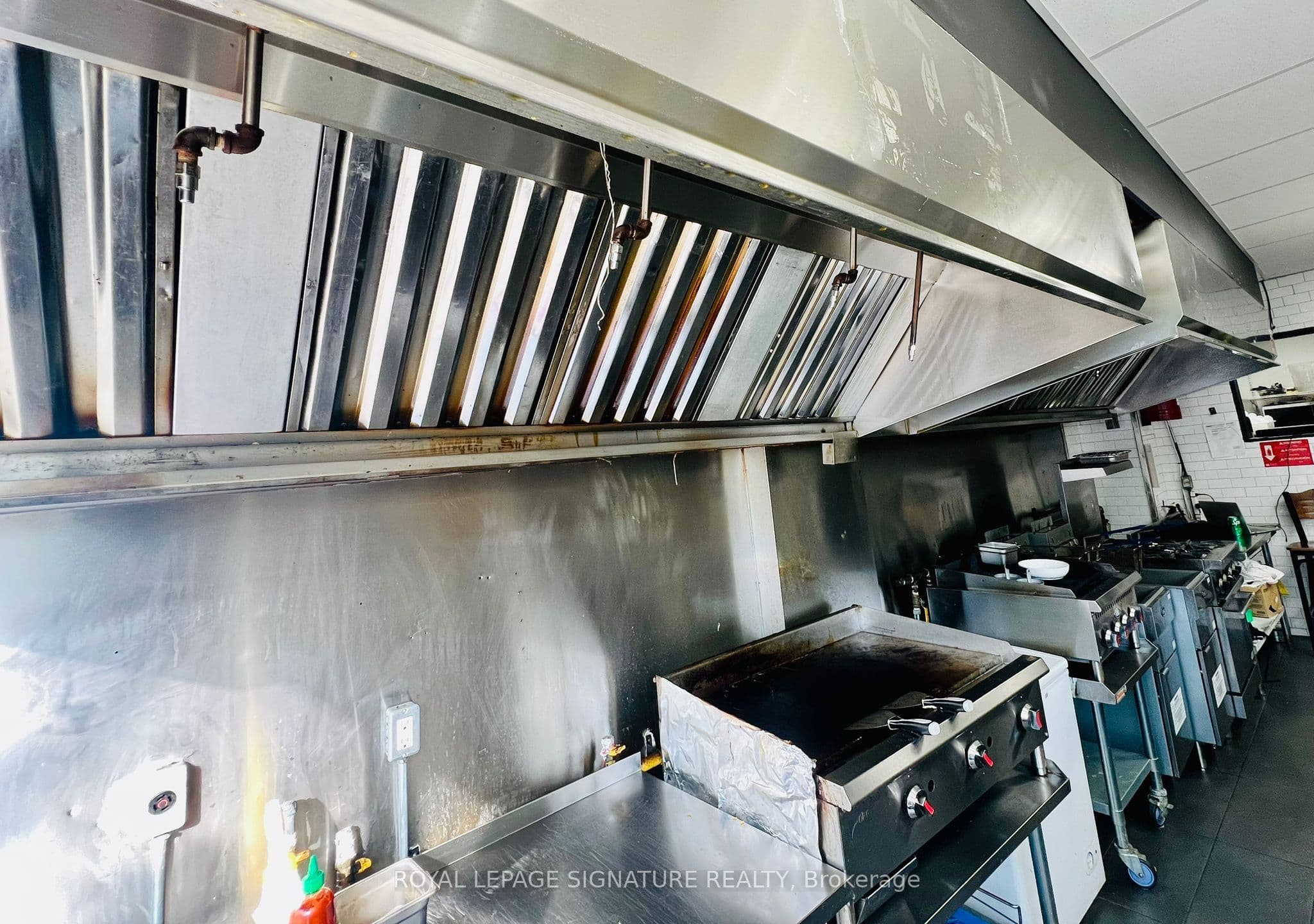 761 Dundas Street photo 1