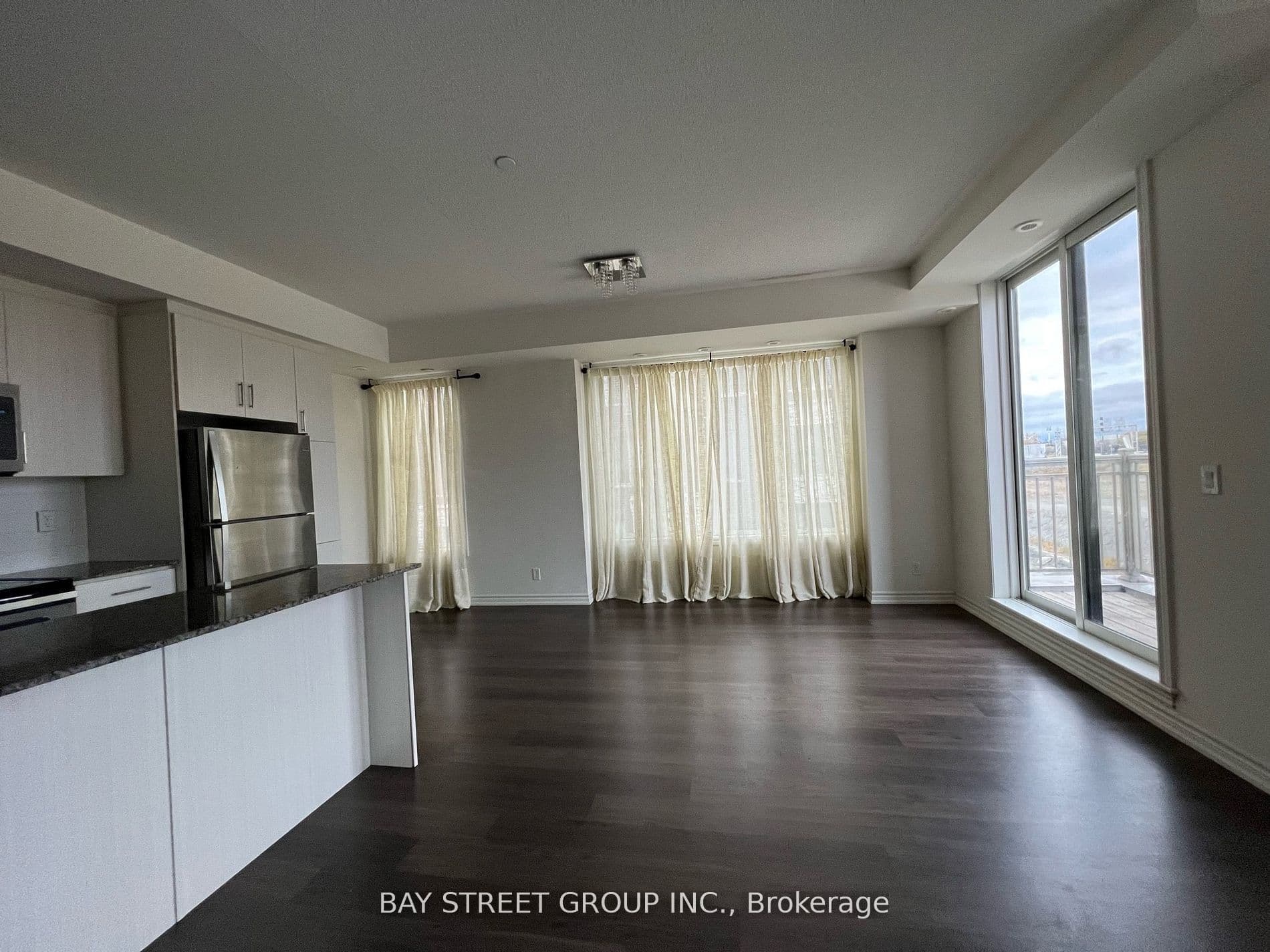 Unit 15 115 long branch Avenue photo 1