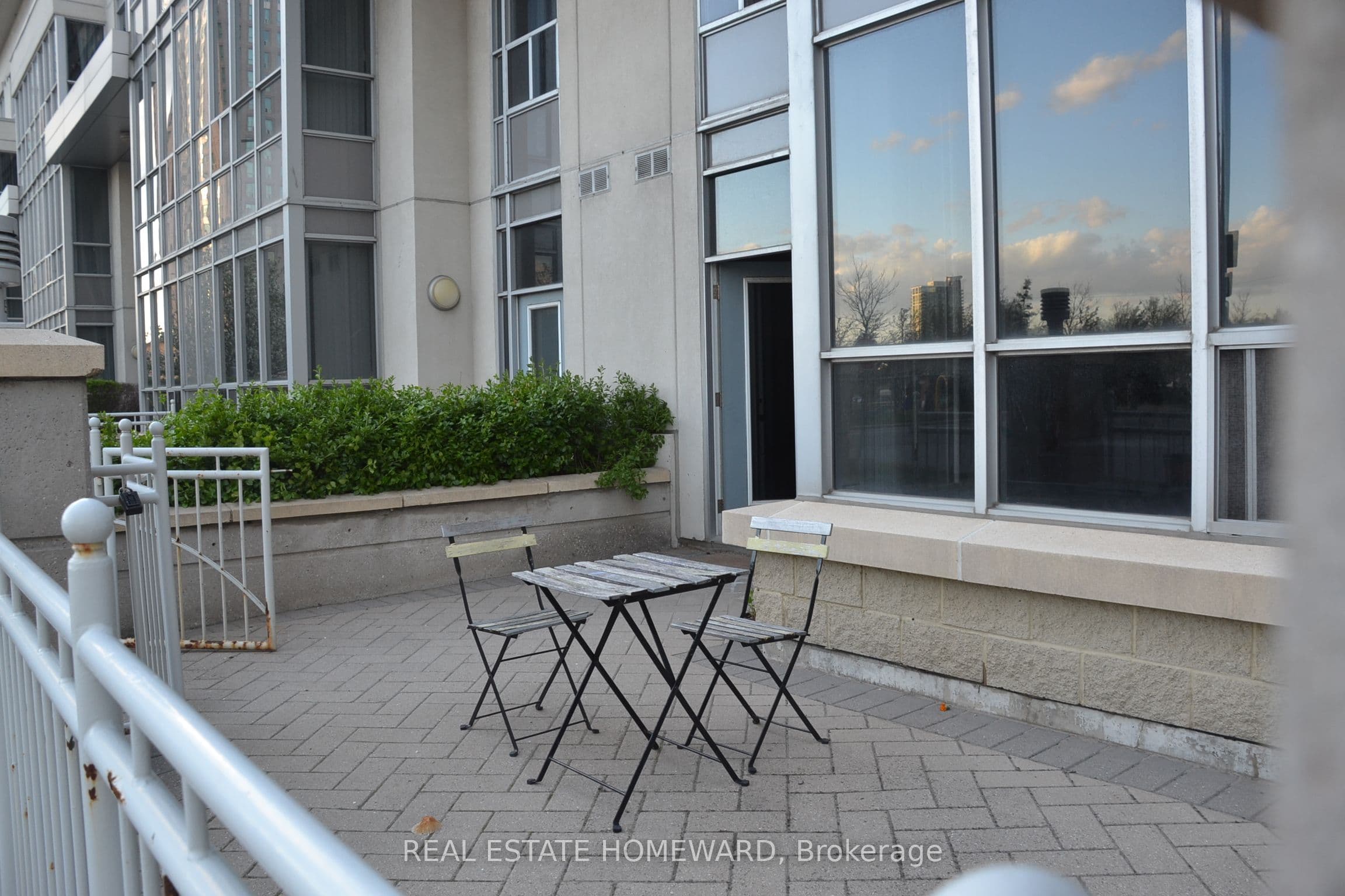 Unit 126 38 Lee Centre Drive photo 1