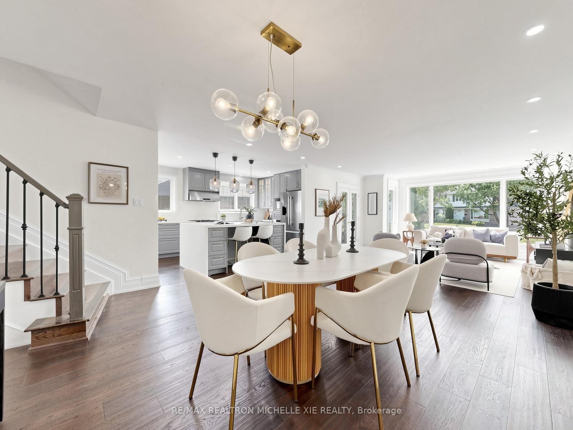 8 Meadowglade Crescent photo 1