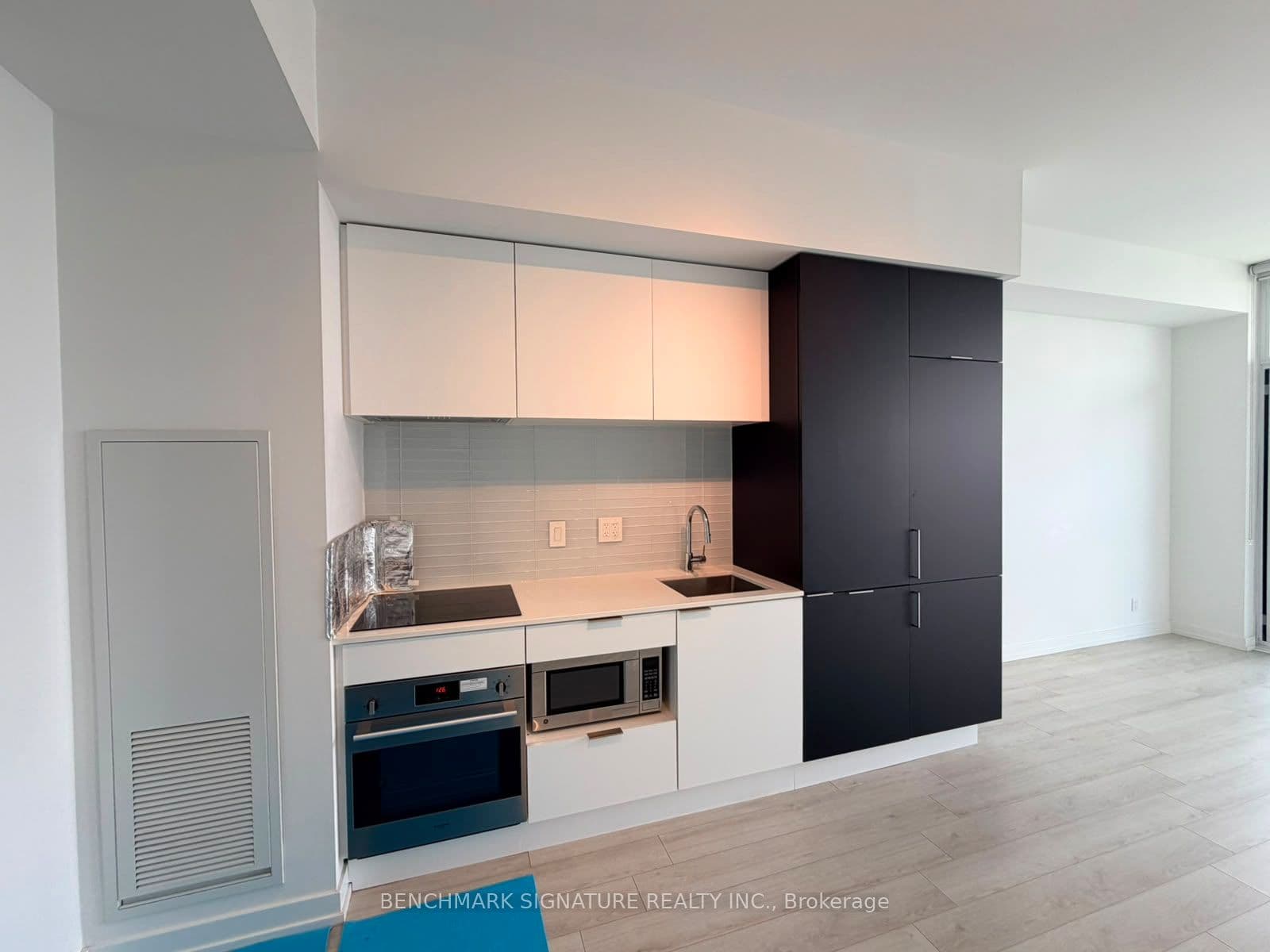 Unit 2613 33 Helendale Avenue photo 1