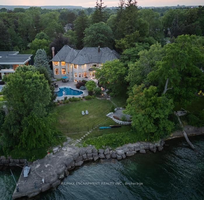 4038 Lakeshore Road photo 1