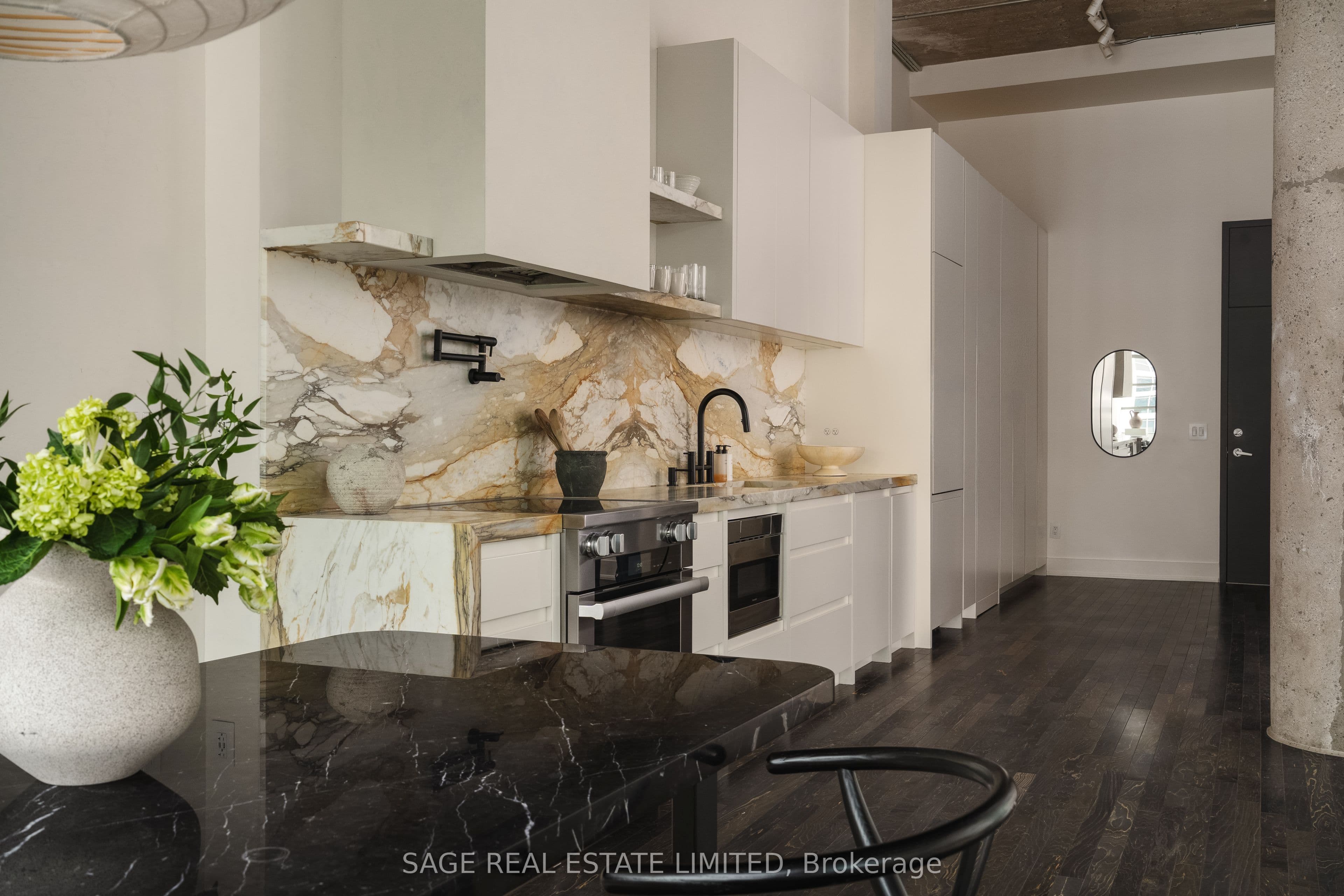 Unit 318 637 Lake Shore Boulevard photo 1
