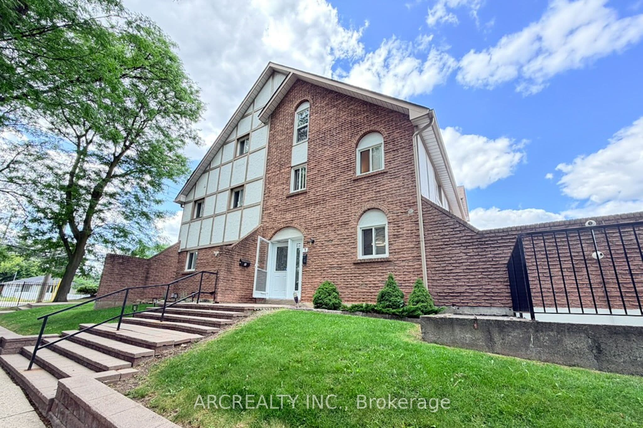Unit 1 87 Irwin Road photo 1