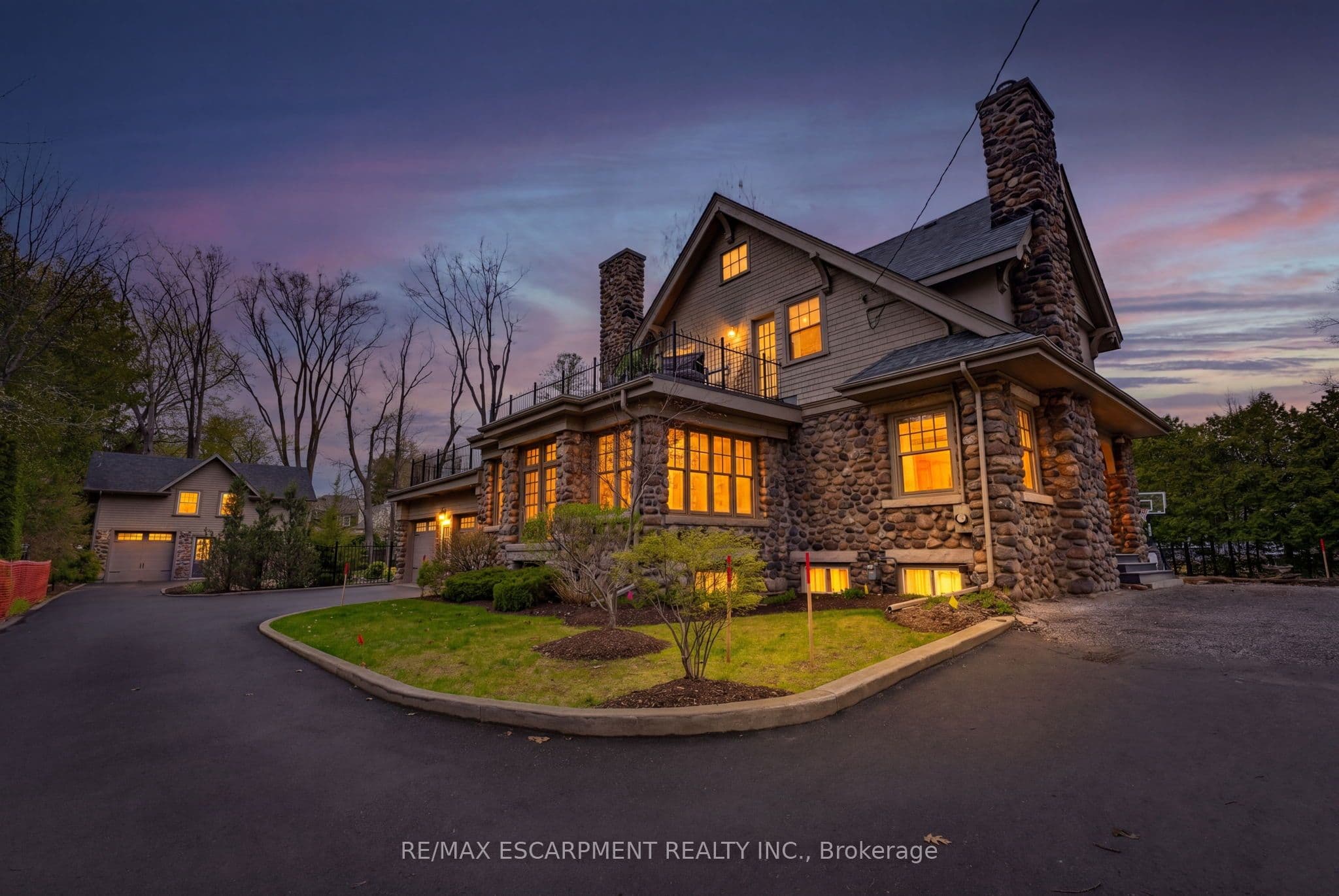 3083 LAKESHORE Road photo 1