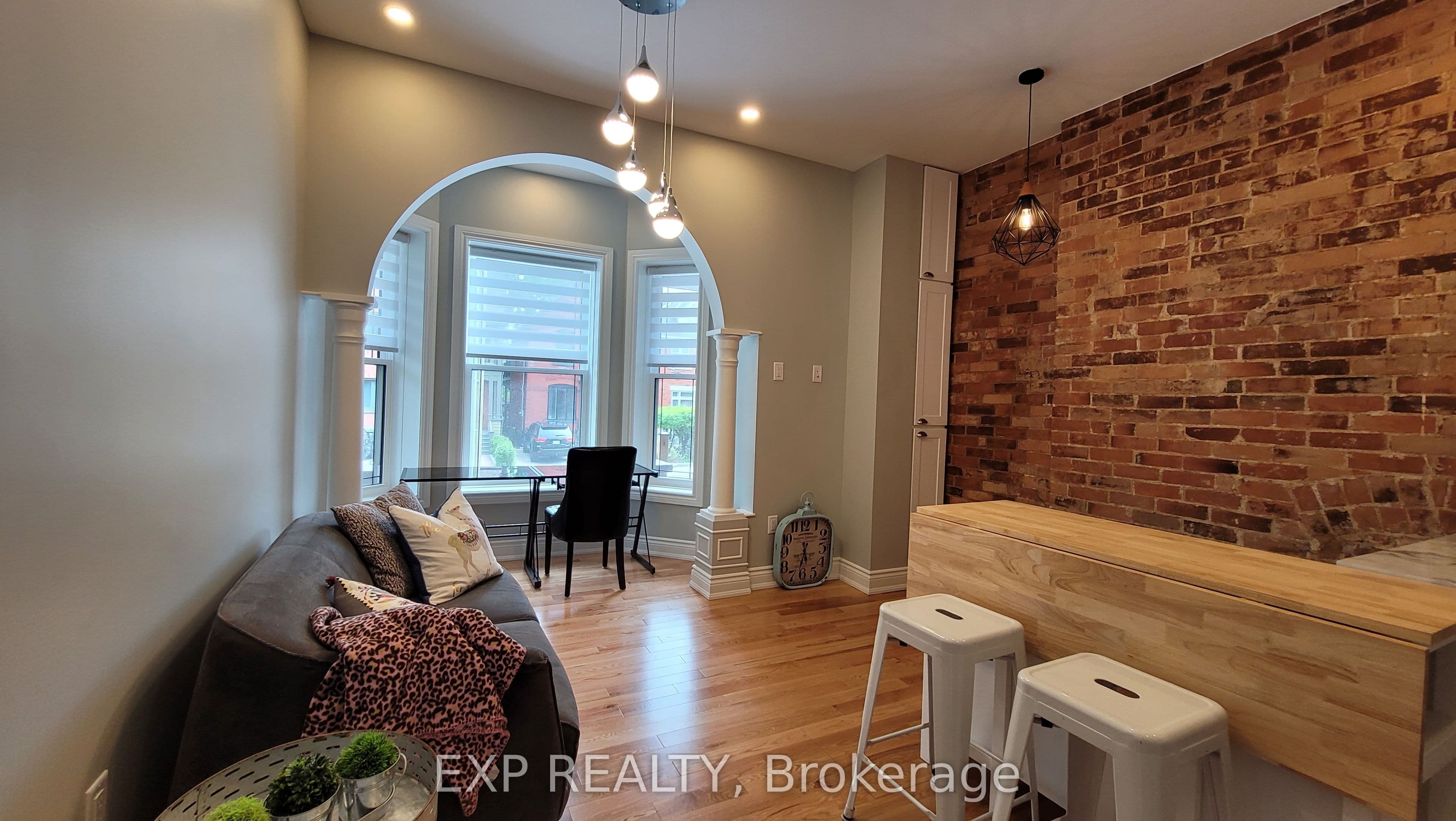Unit 202 157 James Street photo 1