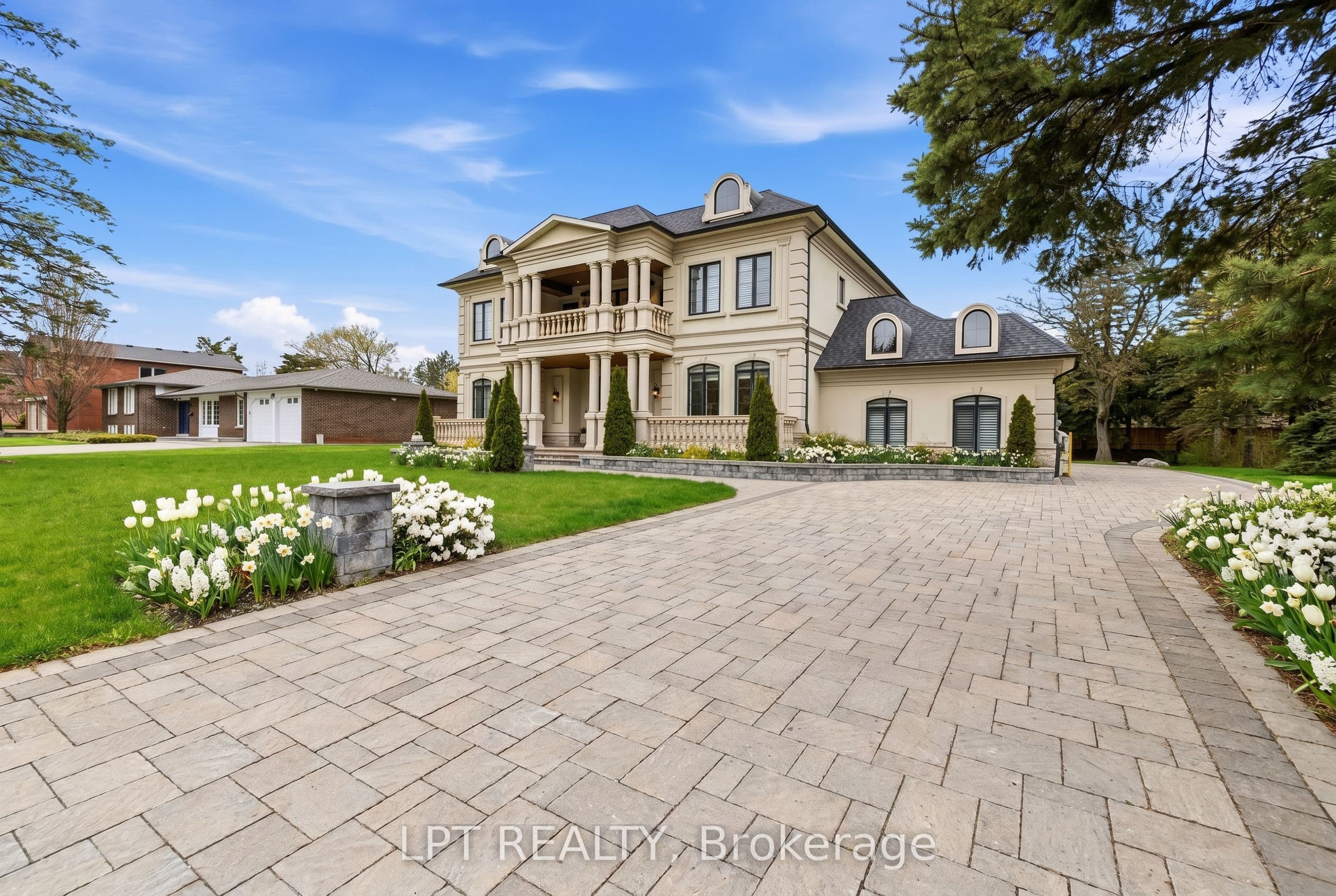 256 Patricia Drive photo 1