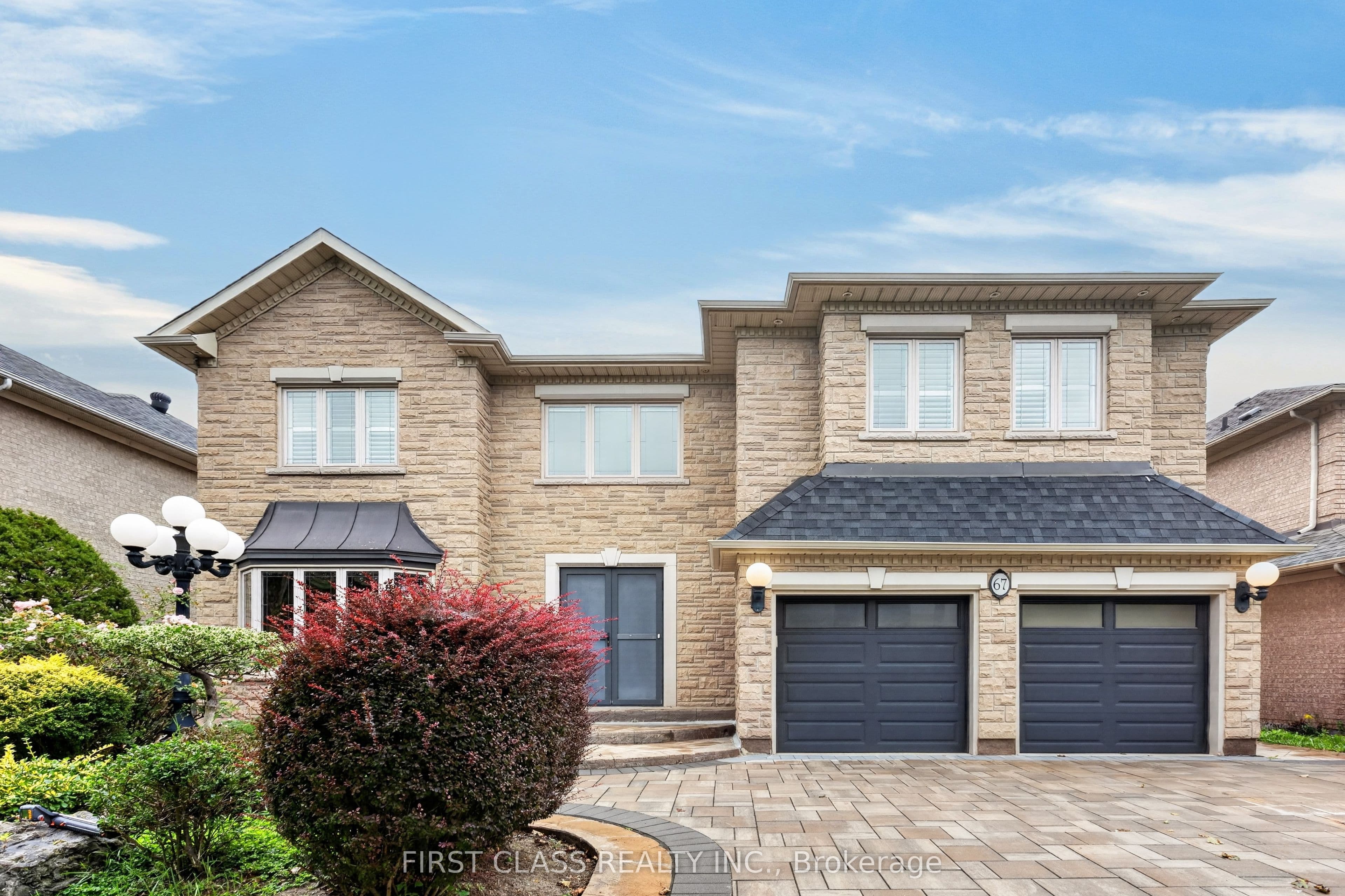 67 Black Walnut Crescent photo 1