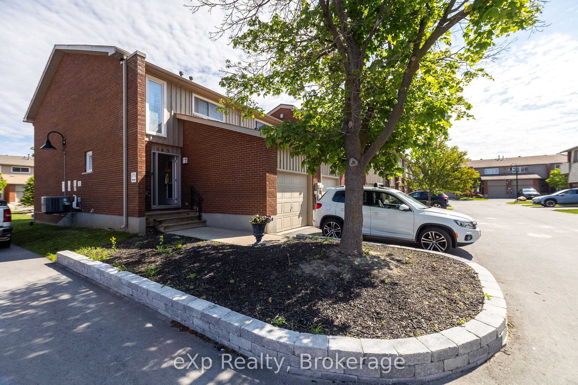 Unit 12 563 Tenth Street photo 1