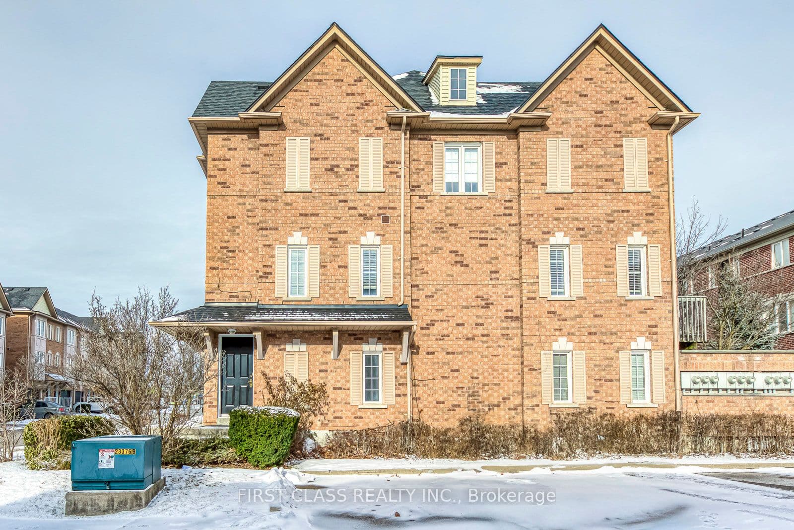 Unit 25 1128 Dundas Street photo 1