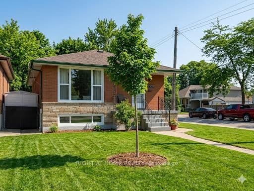 1224 Dunsmure Road photo 1