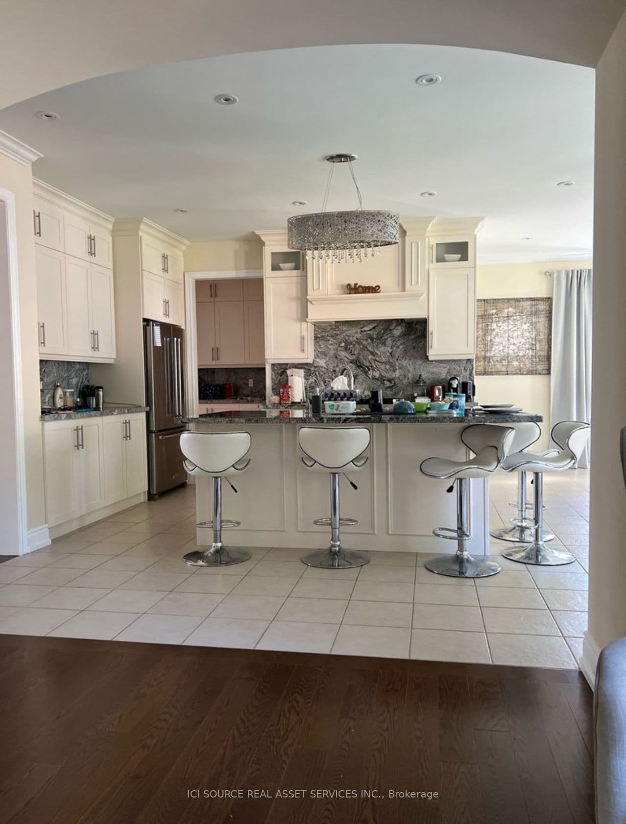 Unit Main & Upper 108 Sharpe Crescent photo 1