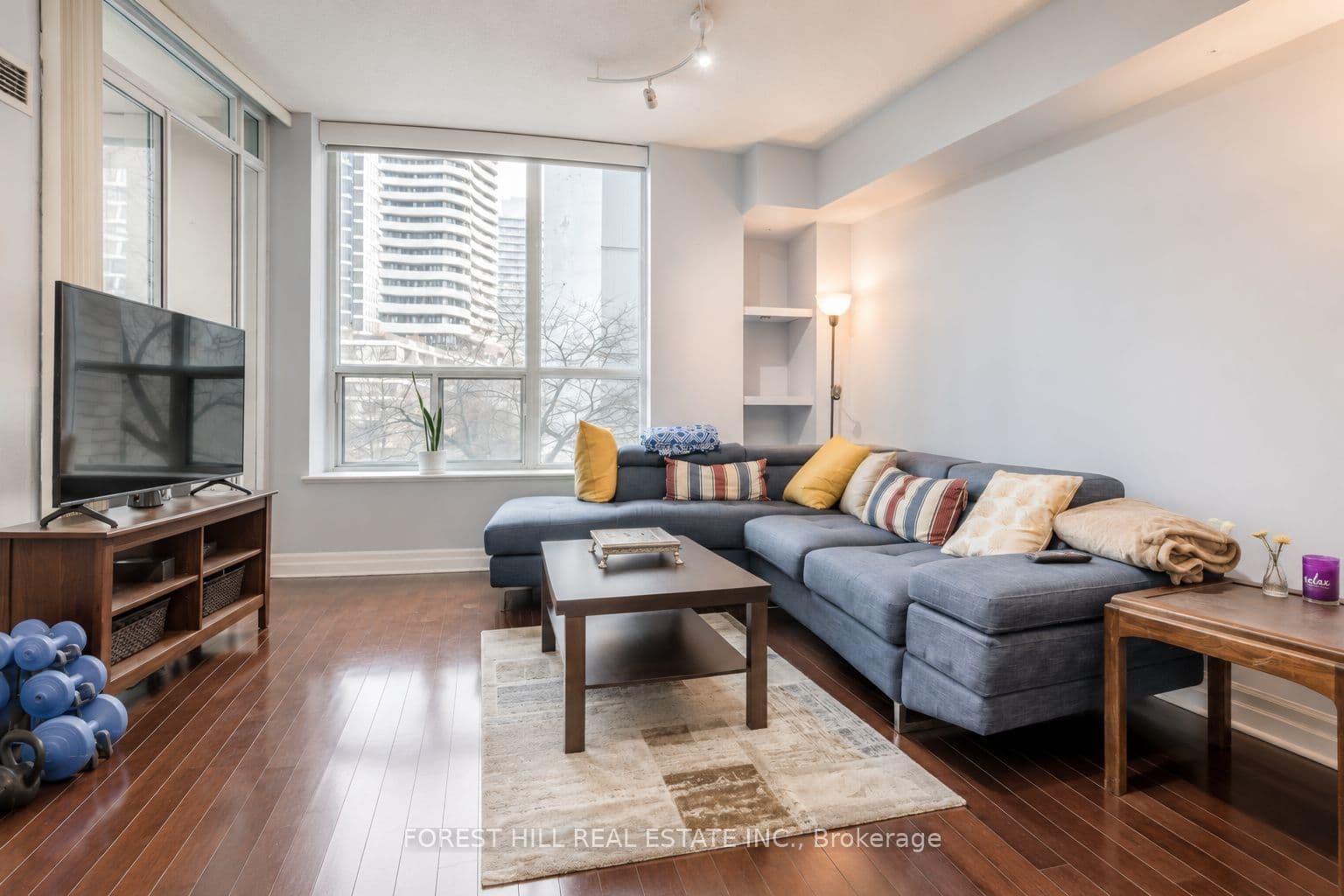 Unit 305 70 Alexander Street photo 1