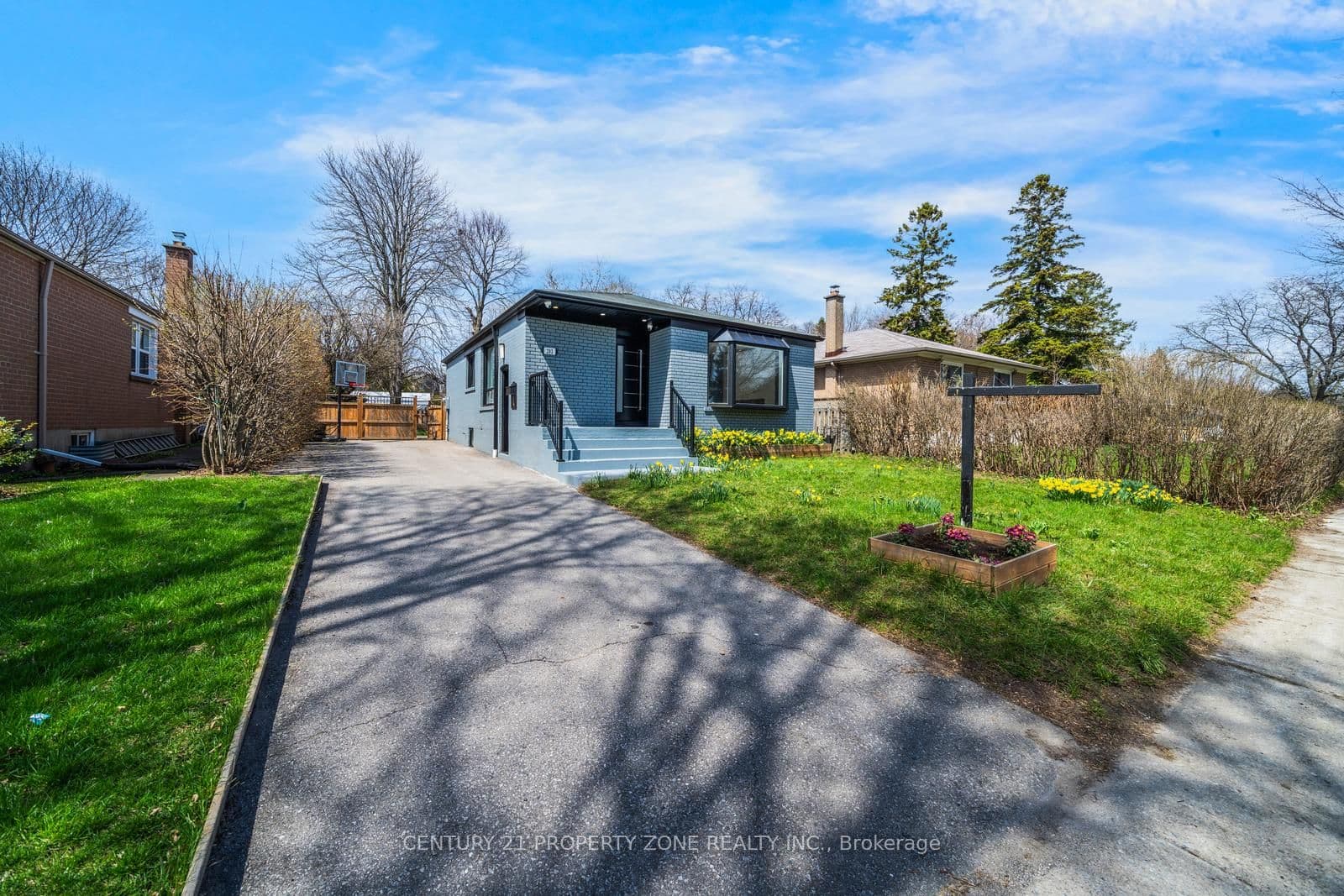 203 Toynbee Trail photo 1