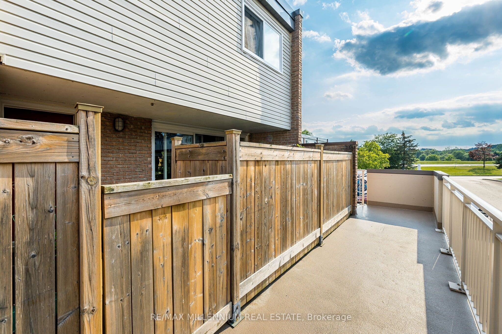301 Milestone Crescent photo 1