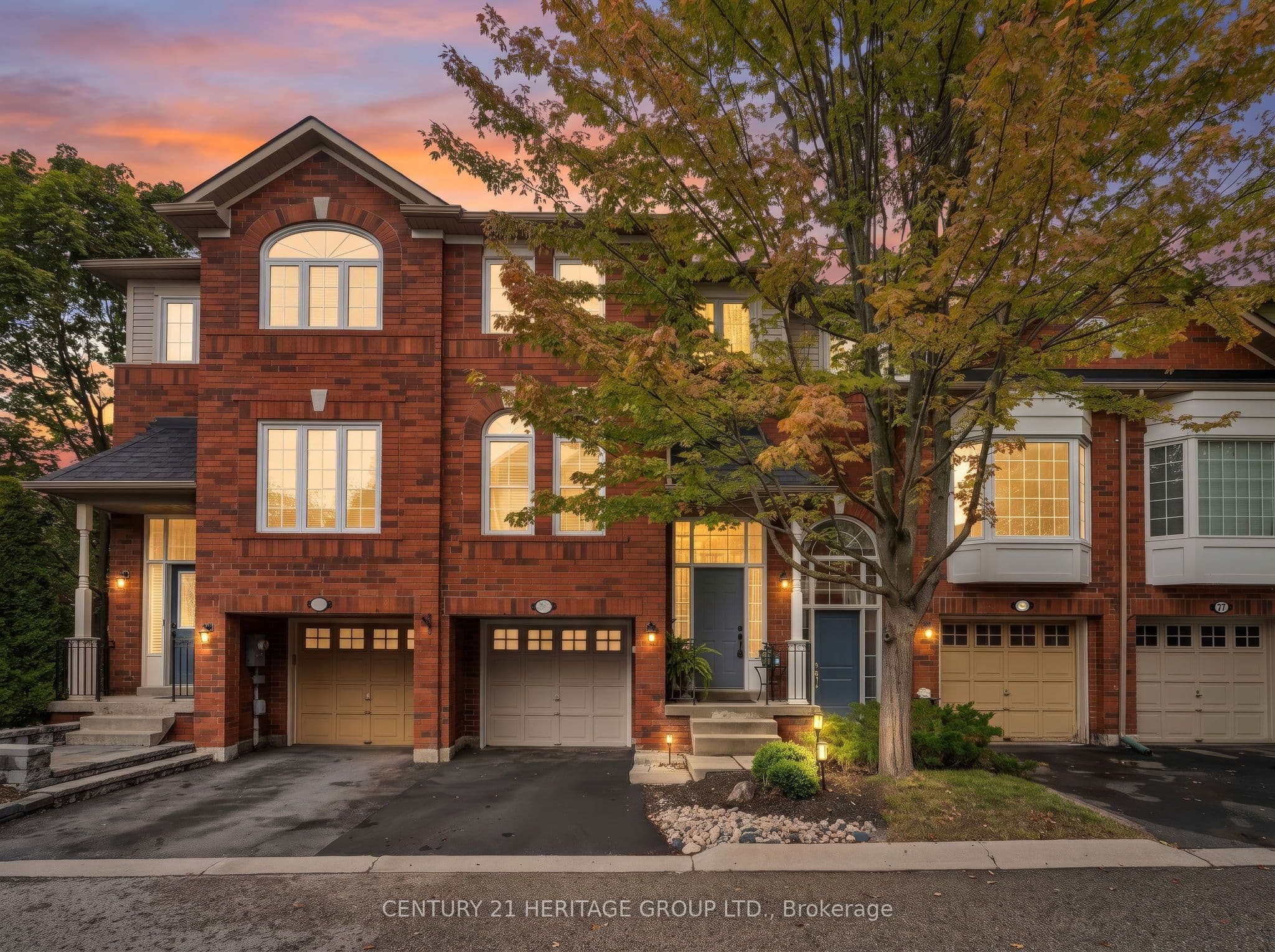 83 Mosaics Avenue photo 1