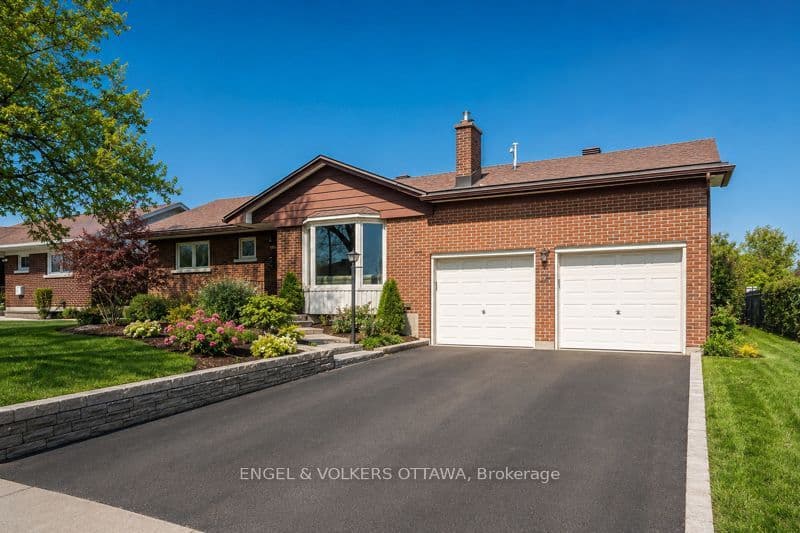 989 Connaught Avenue photo 1