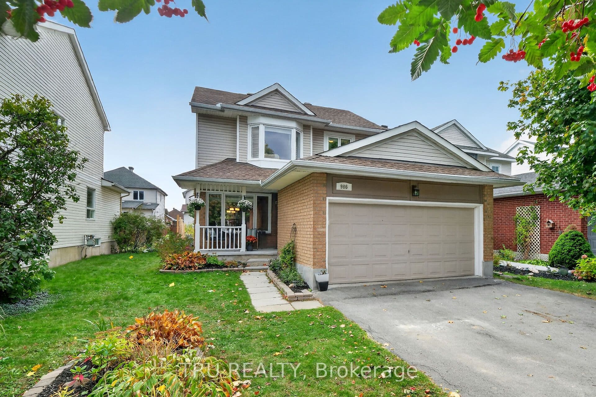 986 Sheenboro Crescent photo 1