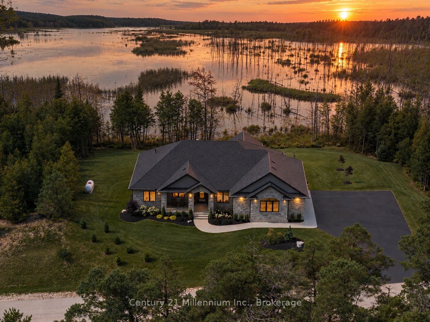 150 Louise Creek Crescent photo 1