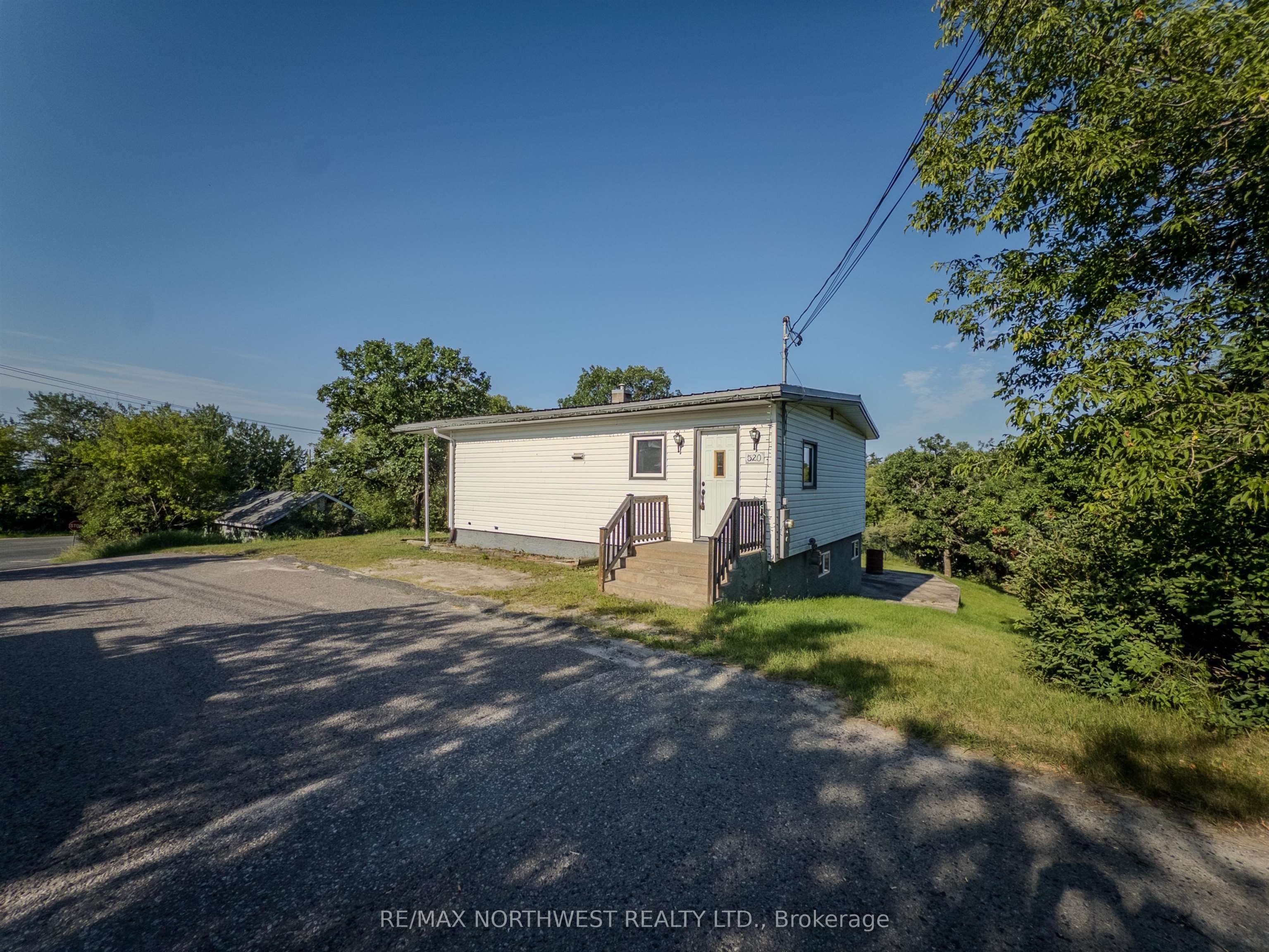 520 Portage Street photo 1