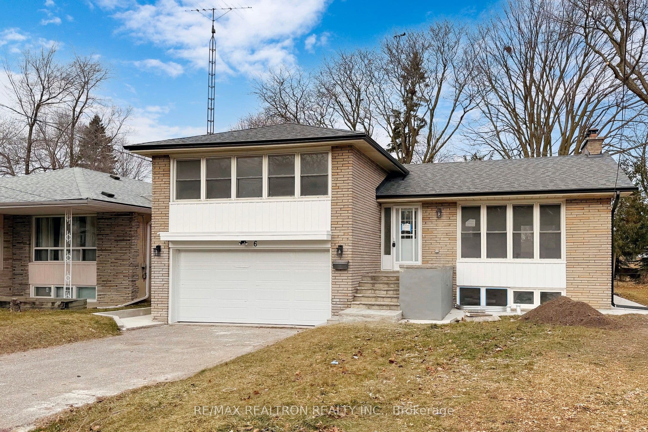 6 Deering Crescent photo 1