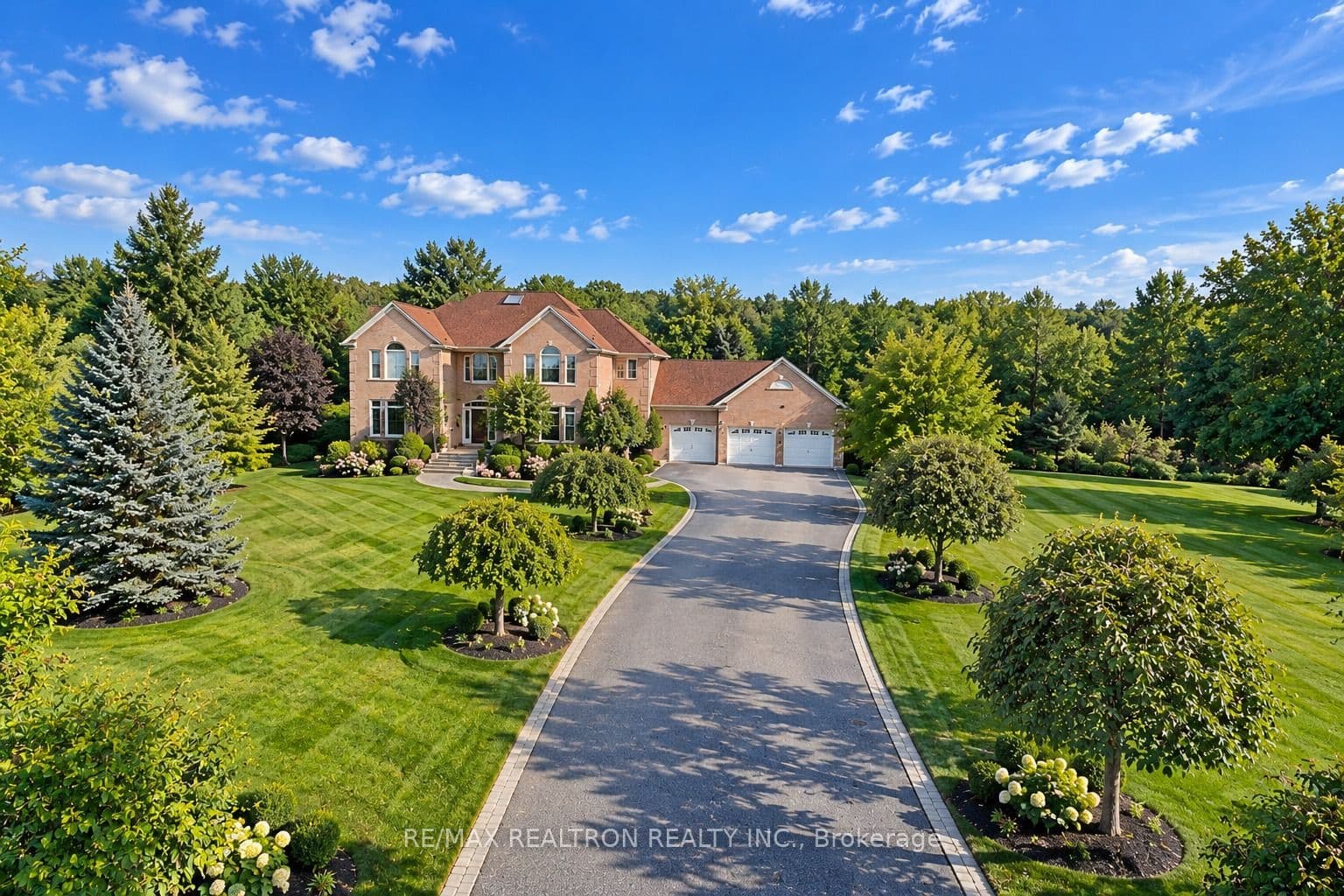 8 Country Heights Drive photo 1